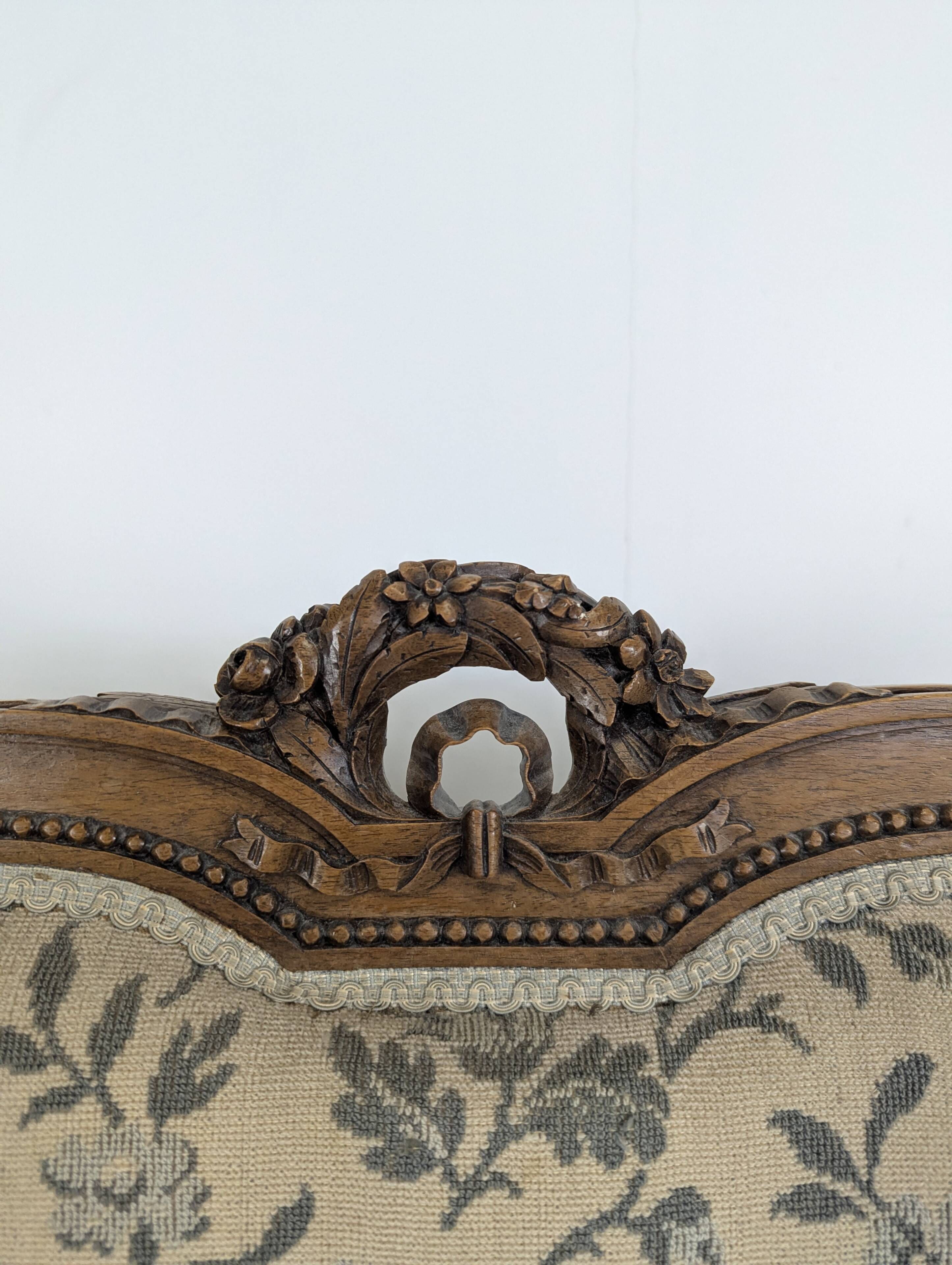 Louis XVI style salon with shield backrest from the 19th century.