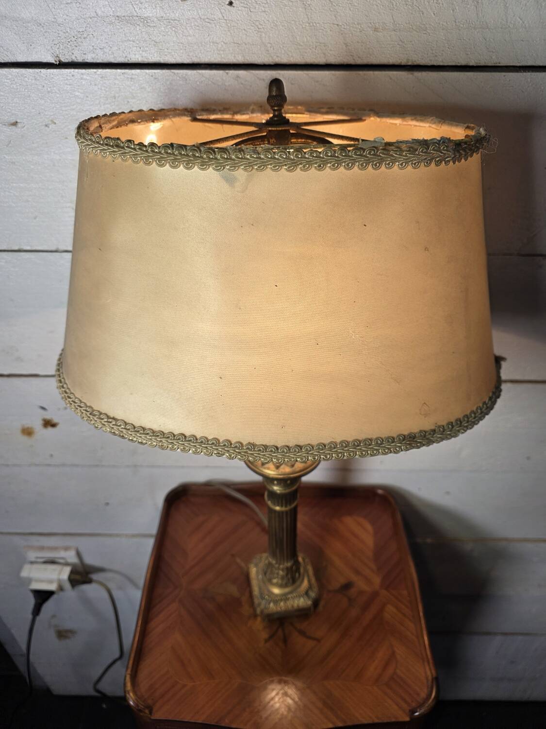 Empire style lamp in gilded bronze from the 19th century.