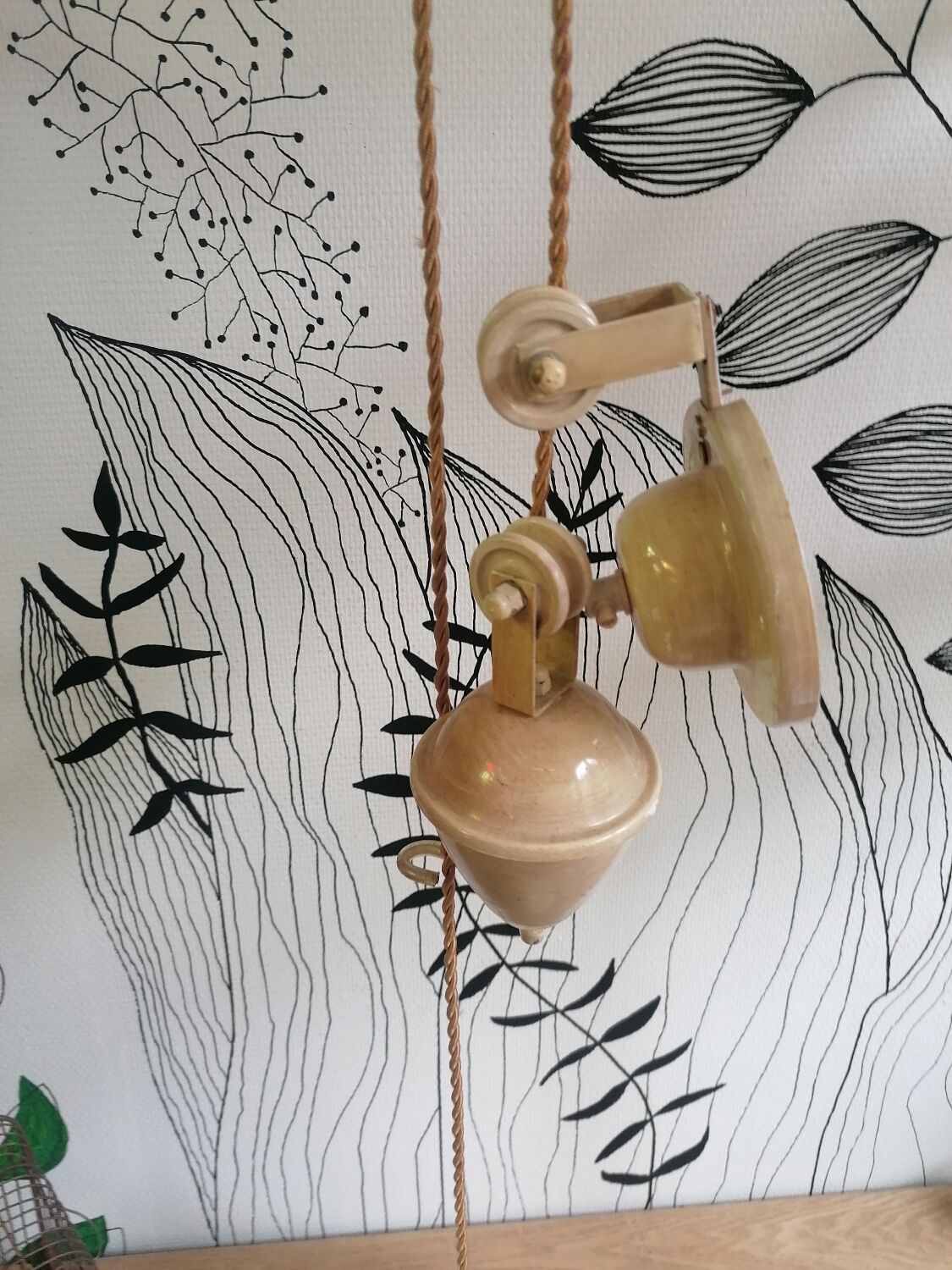 Counterweight suspension