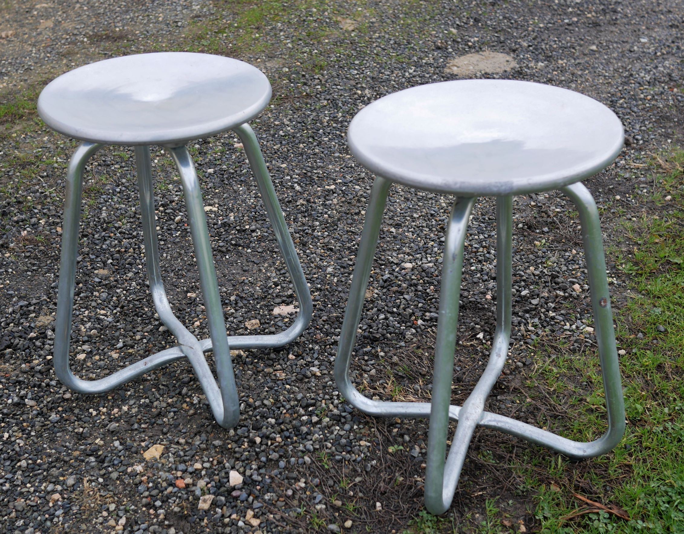 Paire de tabourets industriels