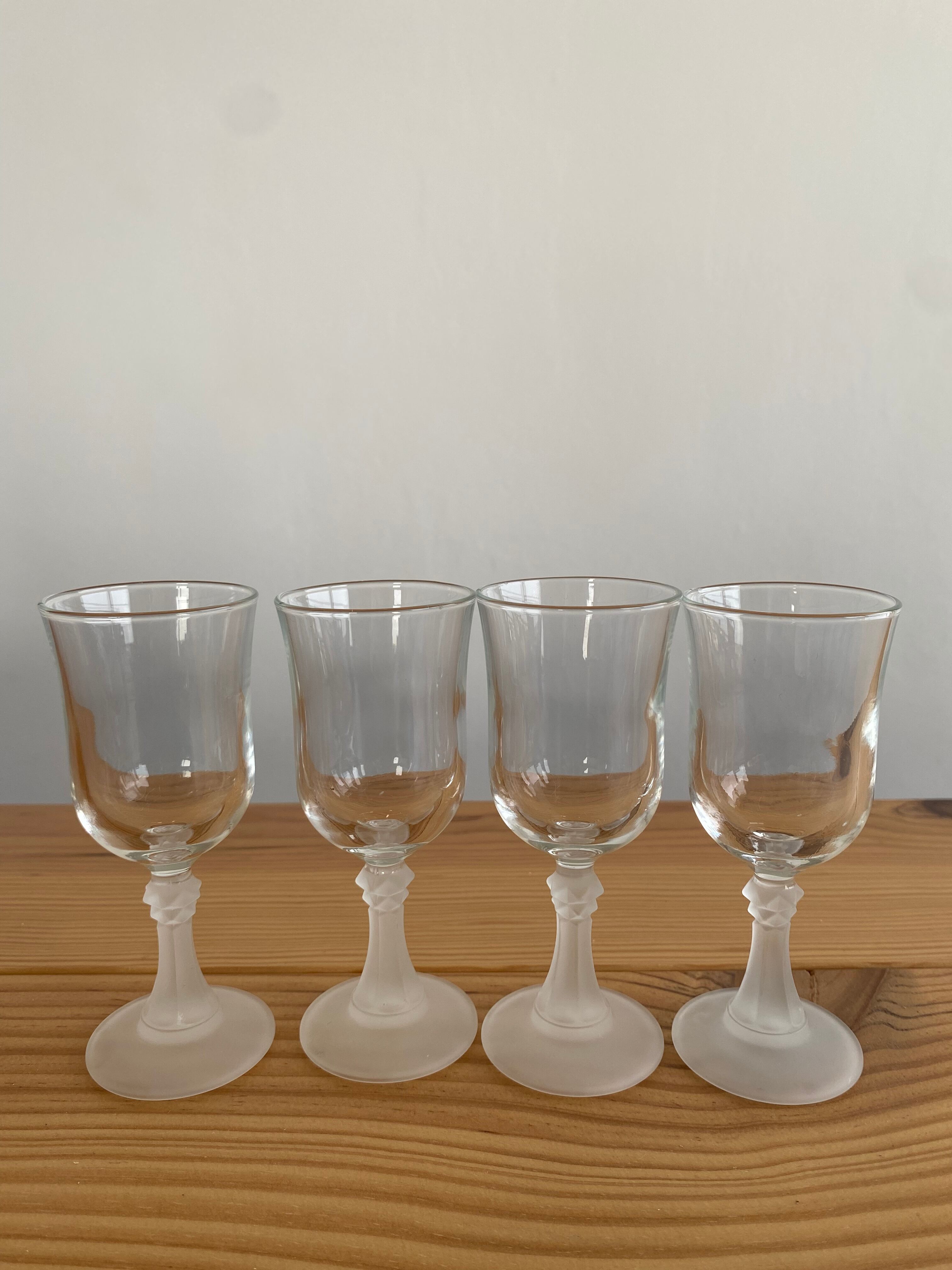 Set de 4 petits verres à pied verre transparent et dépoli