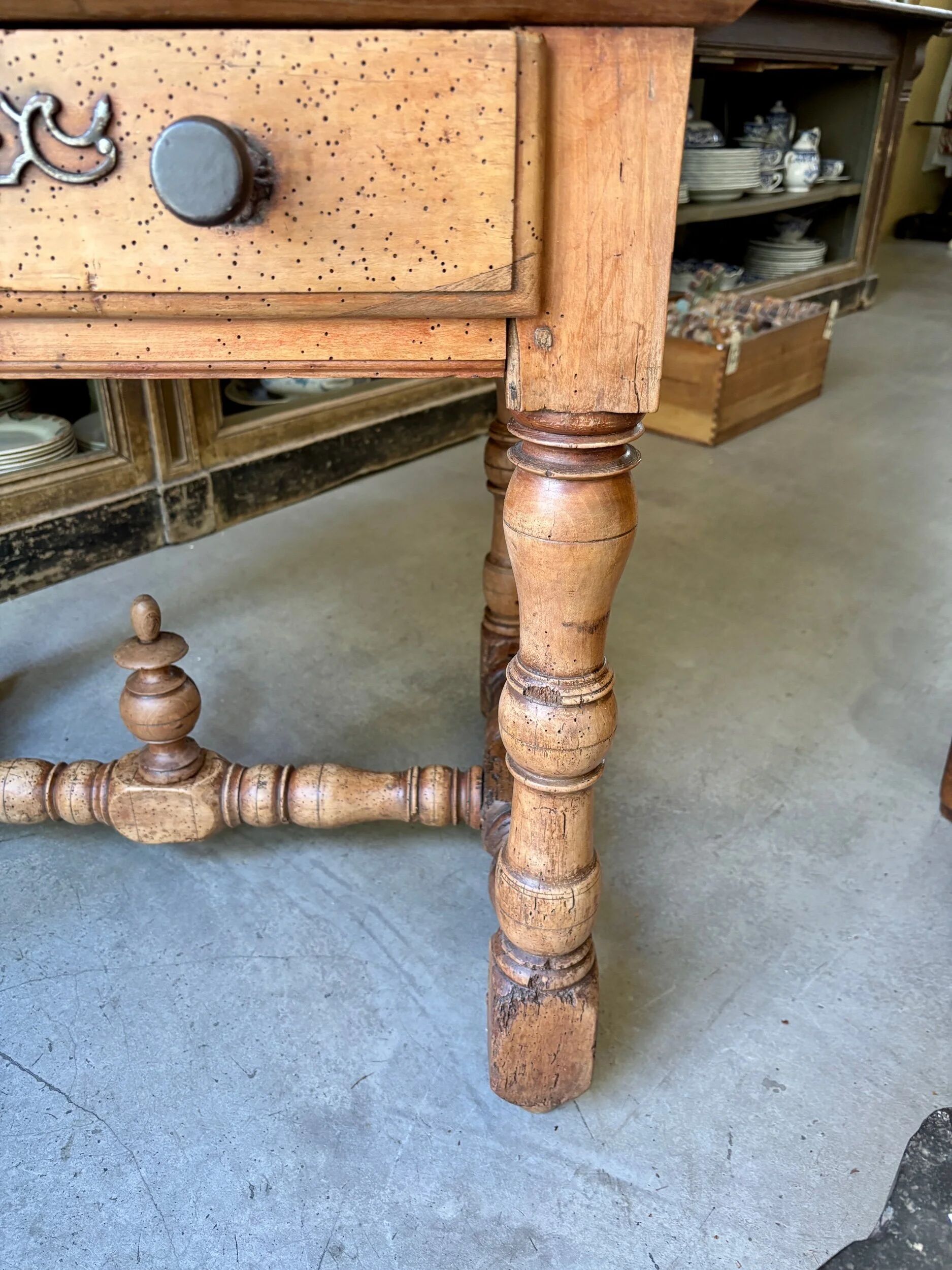 Bureau, table d'appoint 1 tiroir en bois clair