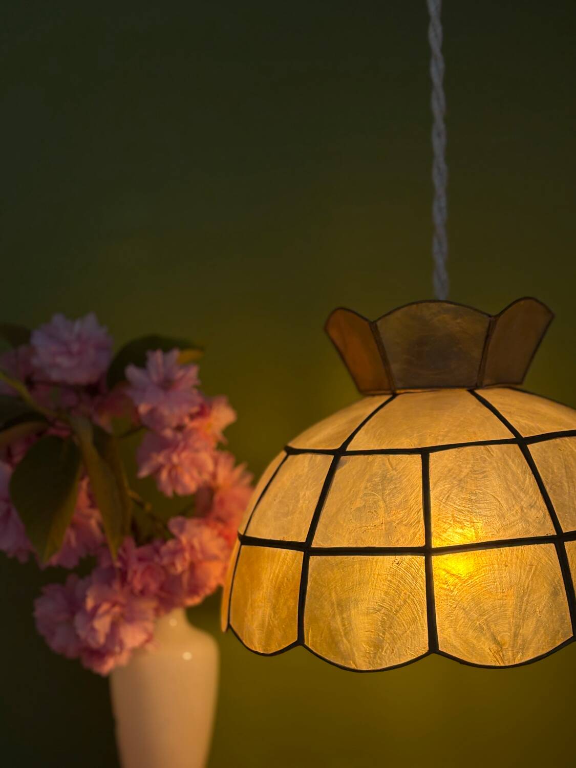 Vintage pearl pendant light
