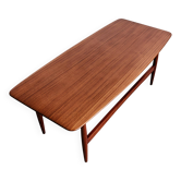 Mid Century Modern coffee table in mahogany, rounded edges, 1960s.