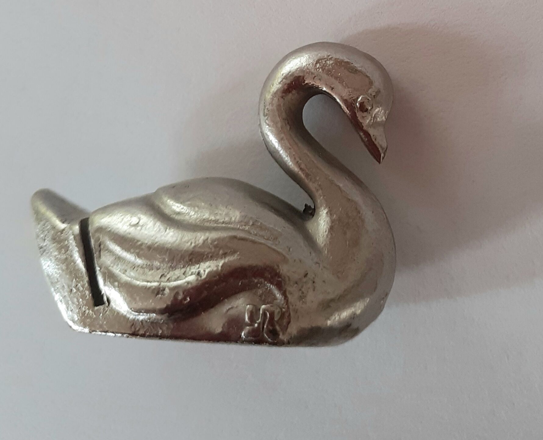 Set of 12 place-marked swans with names