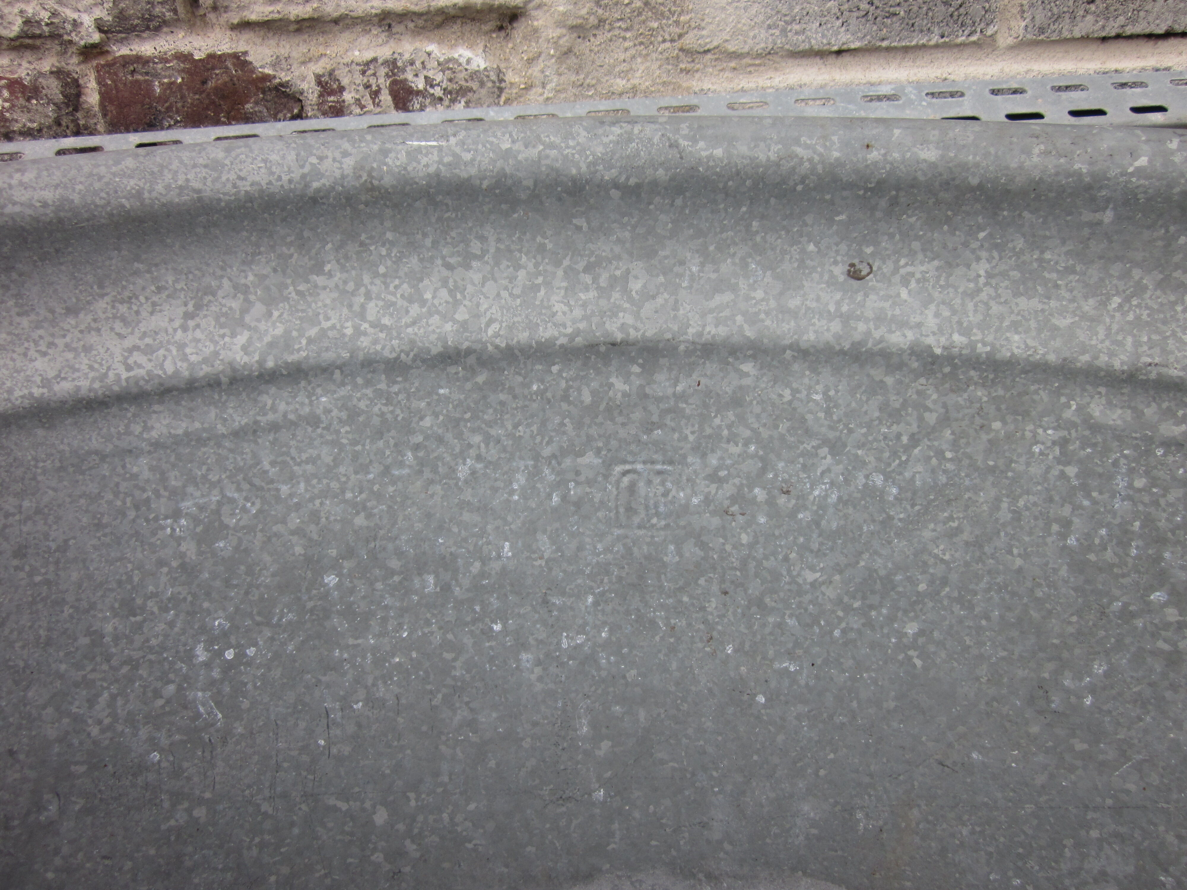 Oval zinc basin