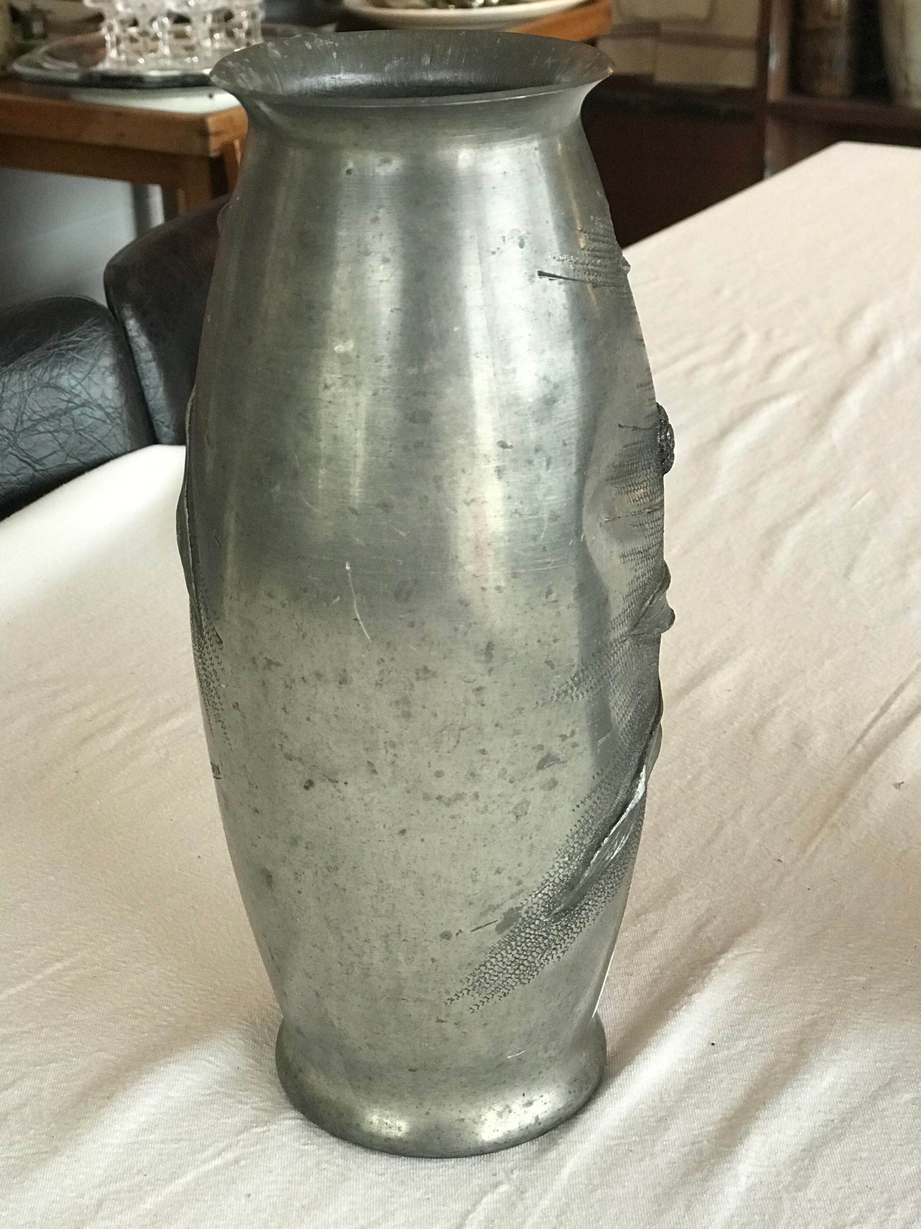 Vase étain