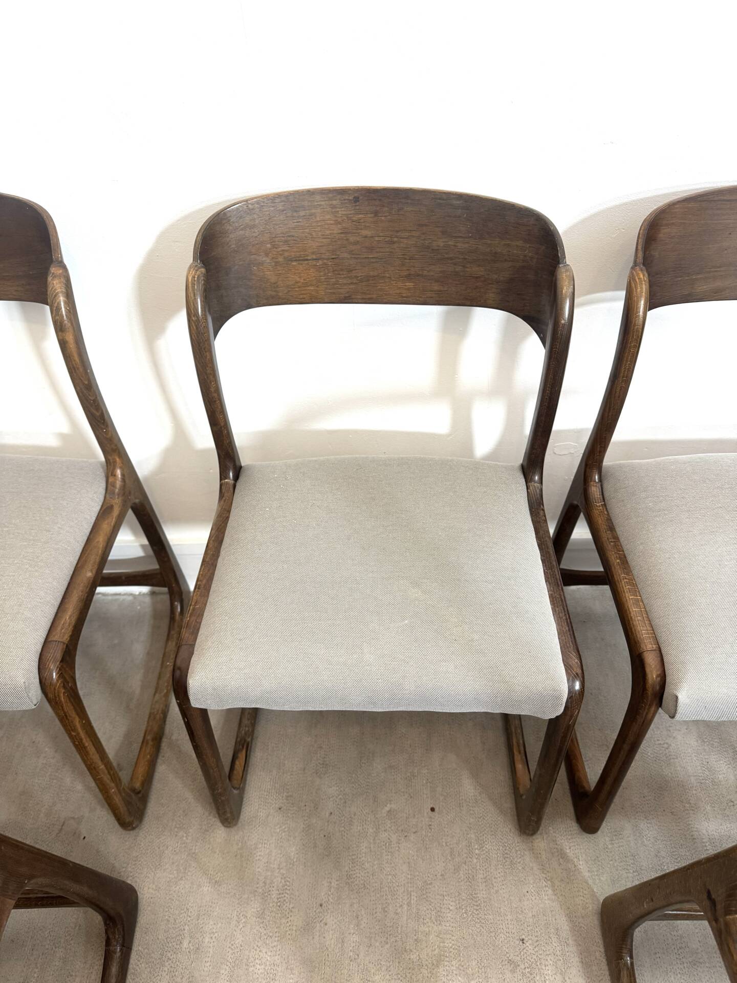 Lot de six chaises « traîneau » Baumann assises restaurées