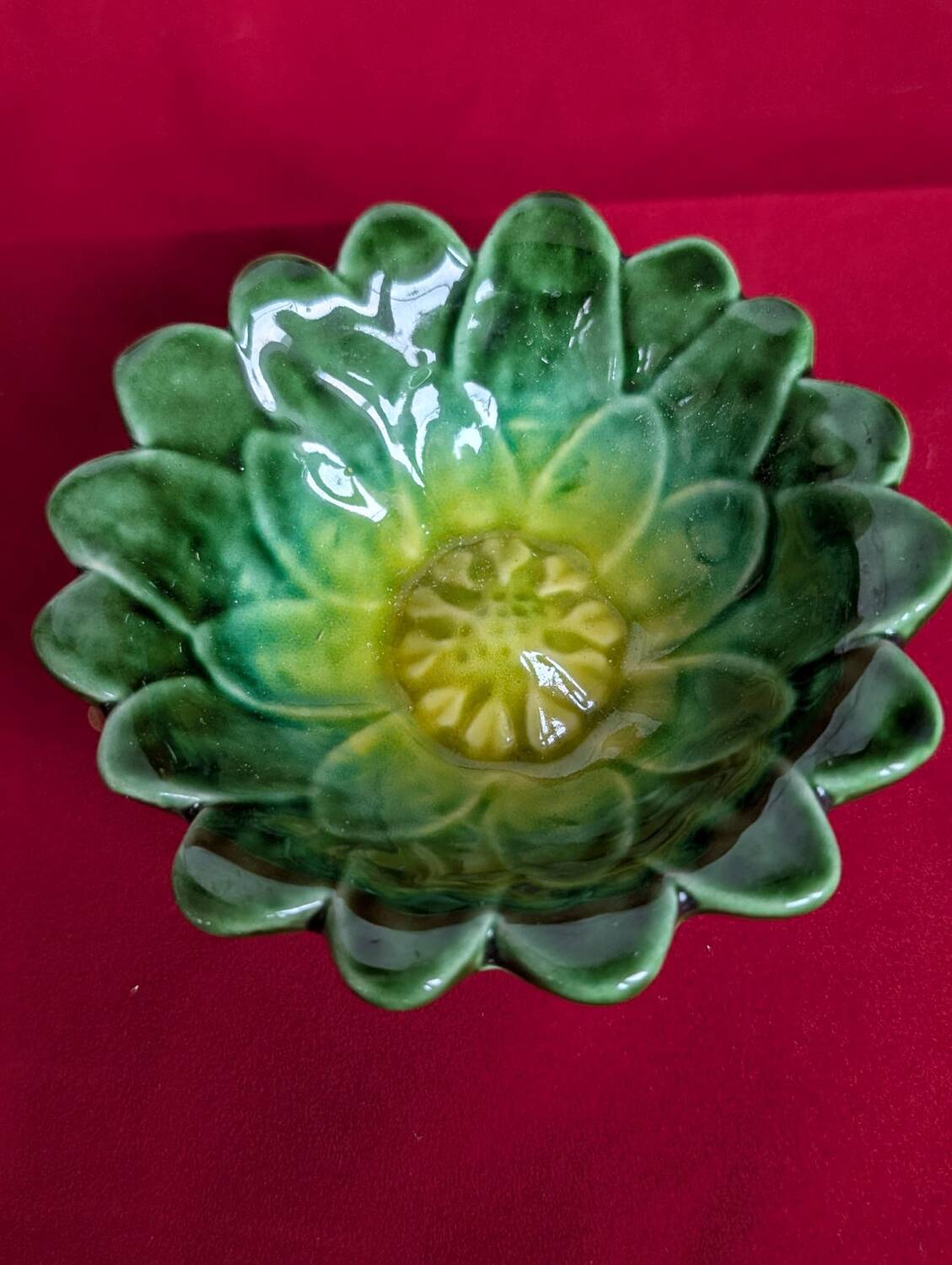 Sunflower bowl in slipware