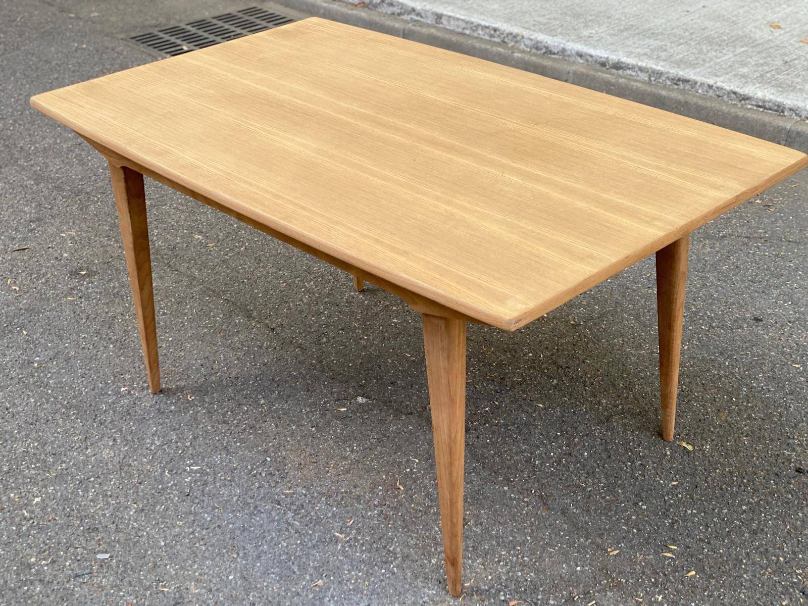 Table à manger design scandinave extensible décapée en teck brut 1960