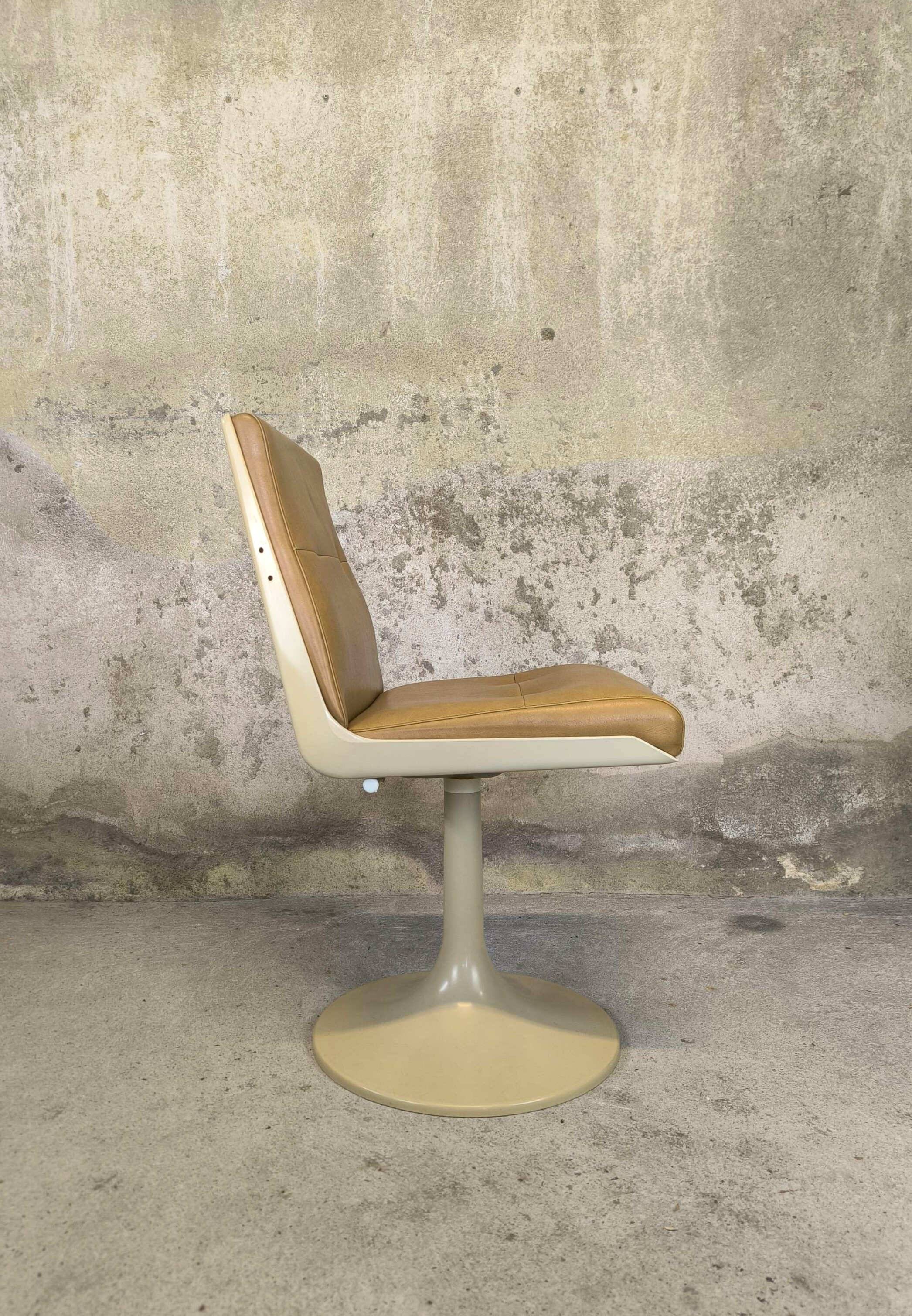 Vintage tulip leg chair.