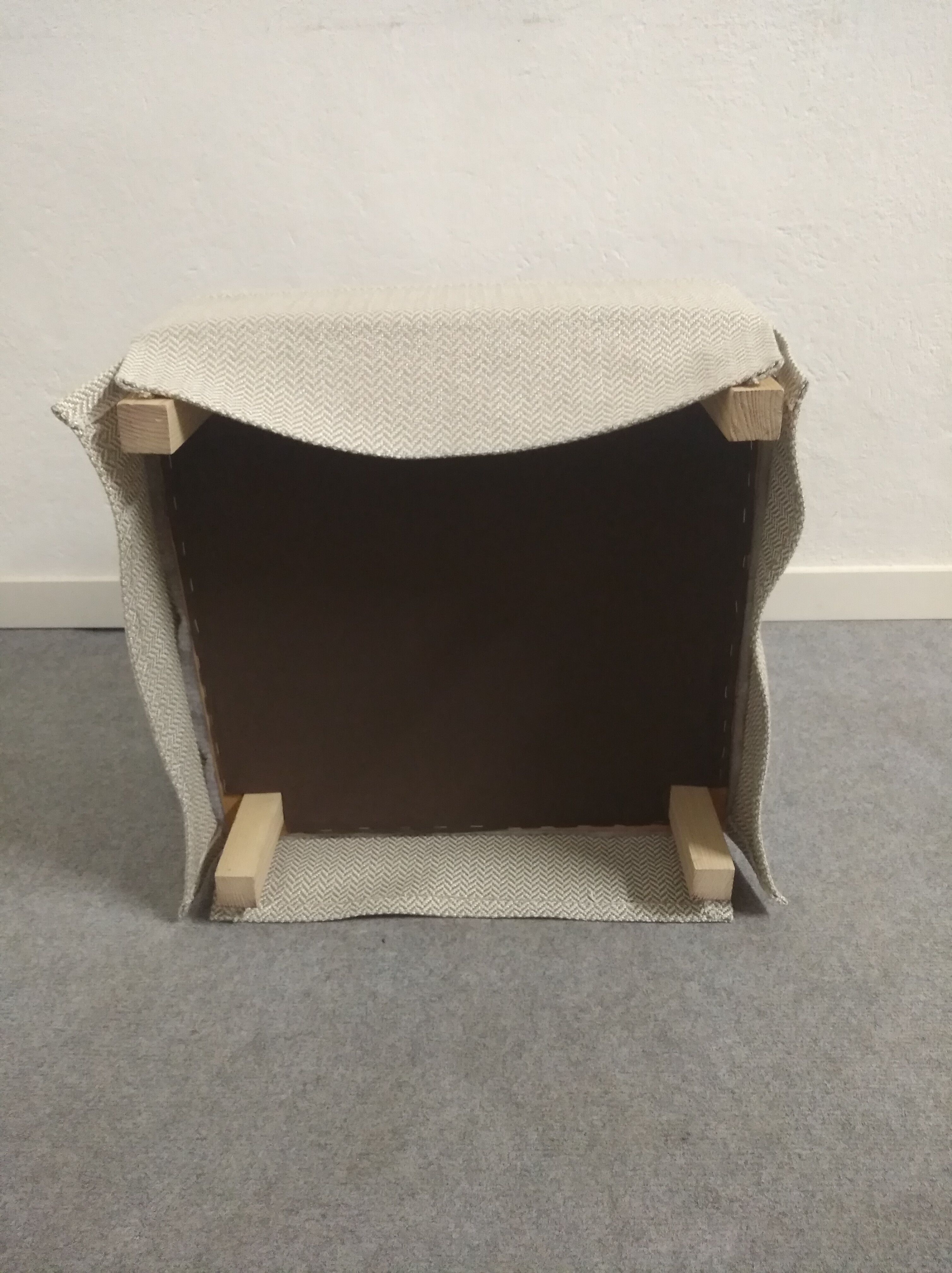 Pouf and its Sanderson cotton cushion