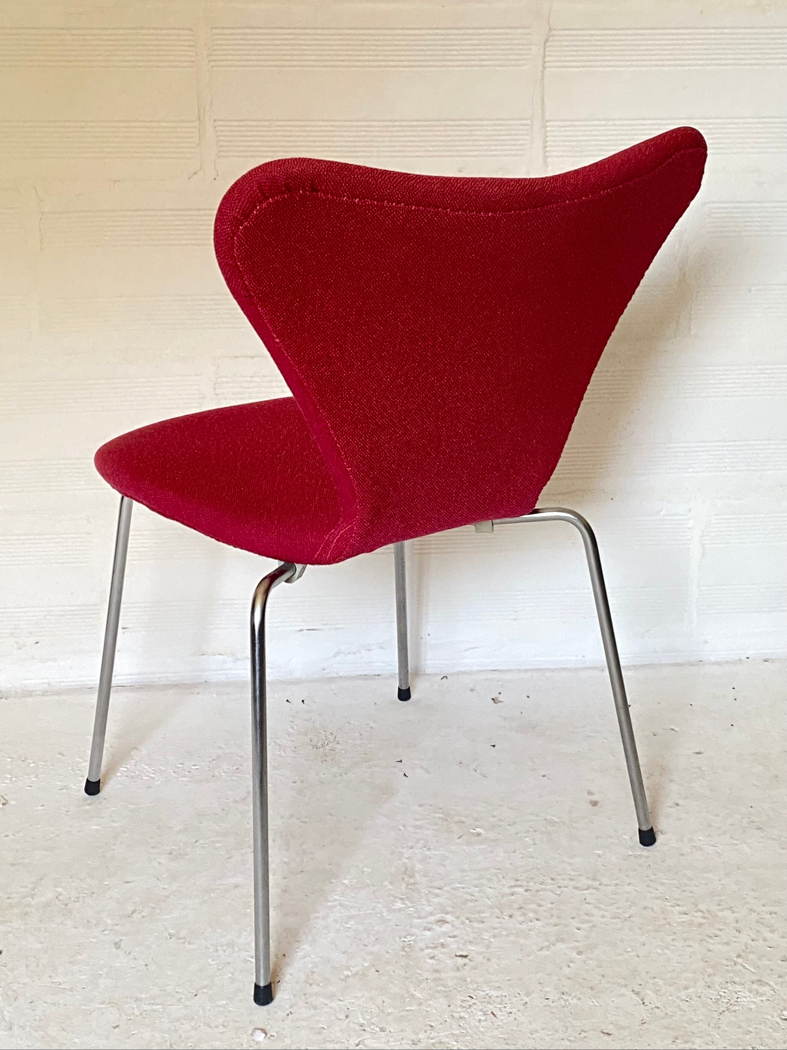 Pink chair 3107 by Arne Jacobsen