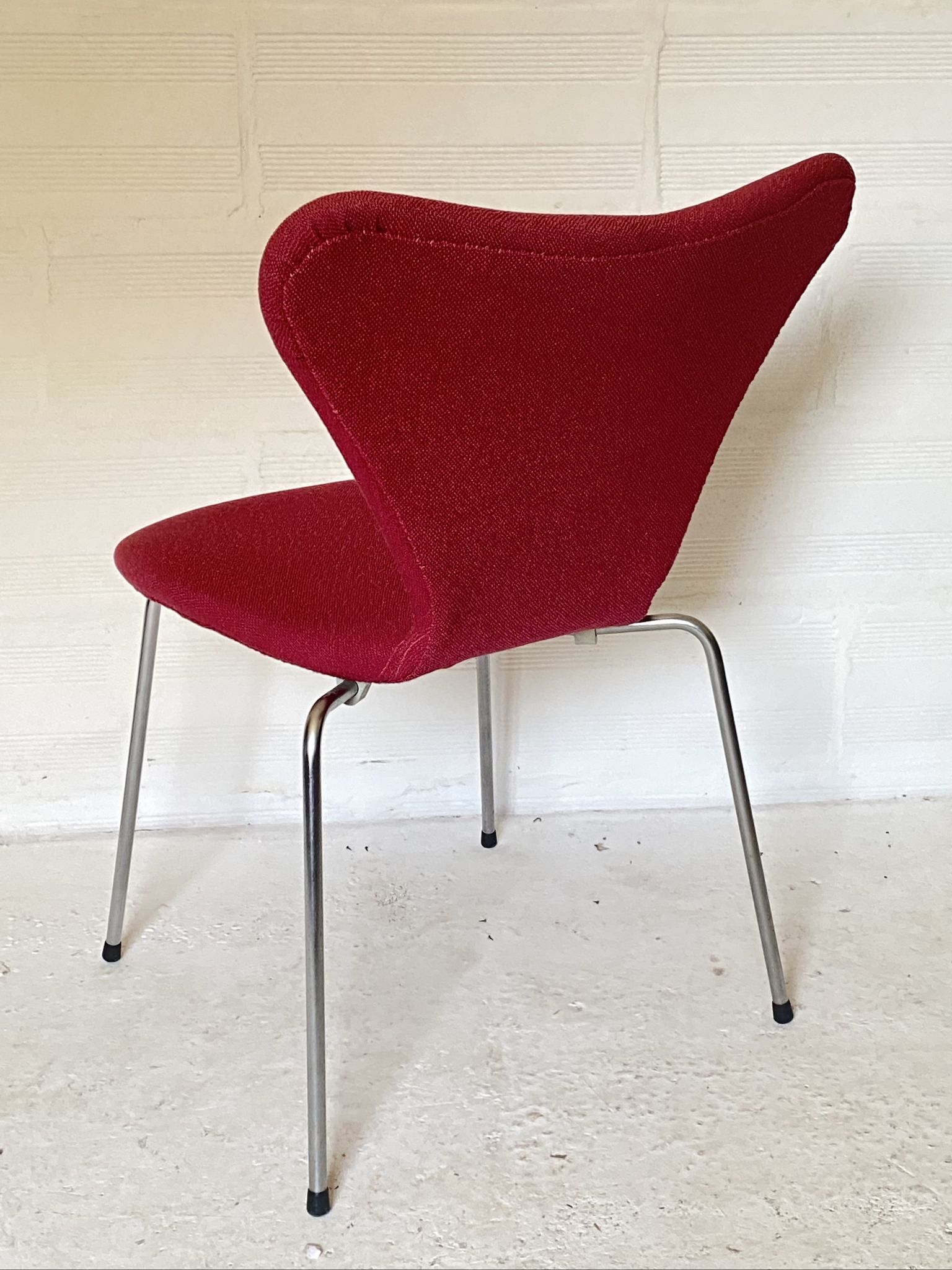 Pink chair 3107 by Arne Jacobsen