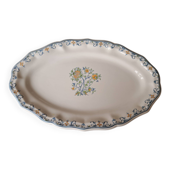 Gien earthenware dish with “Moustier à la Pomegranate” decorations