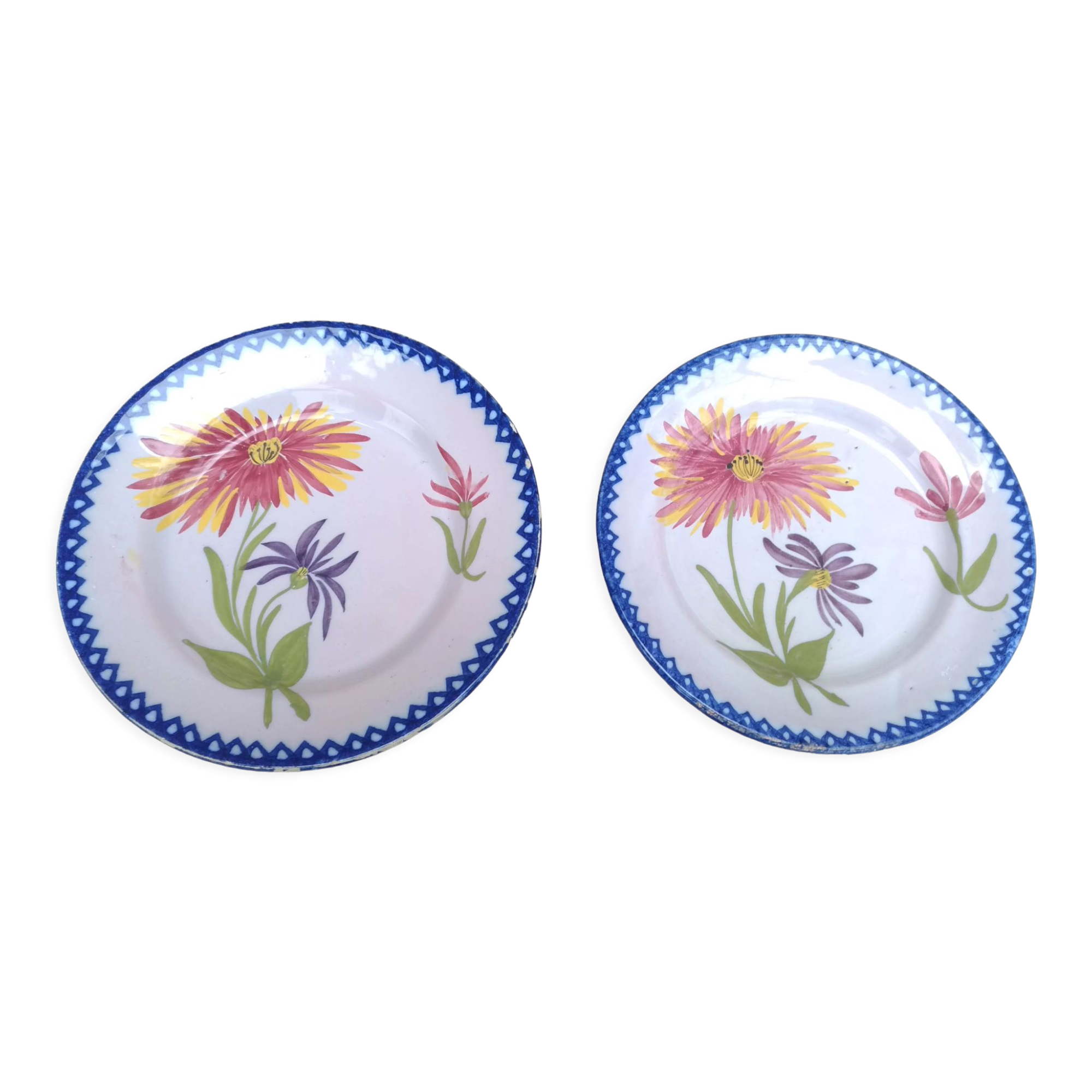 Porcelain plates with floral decoration