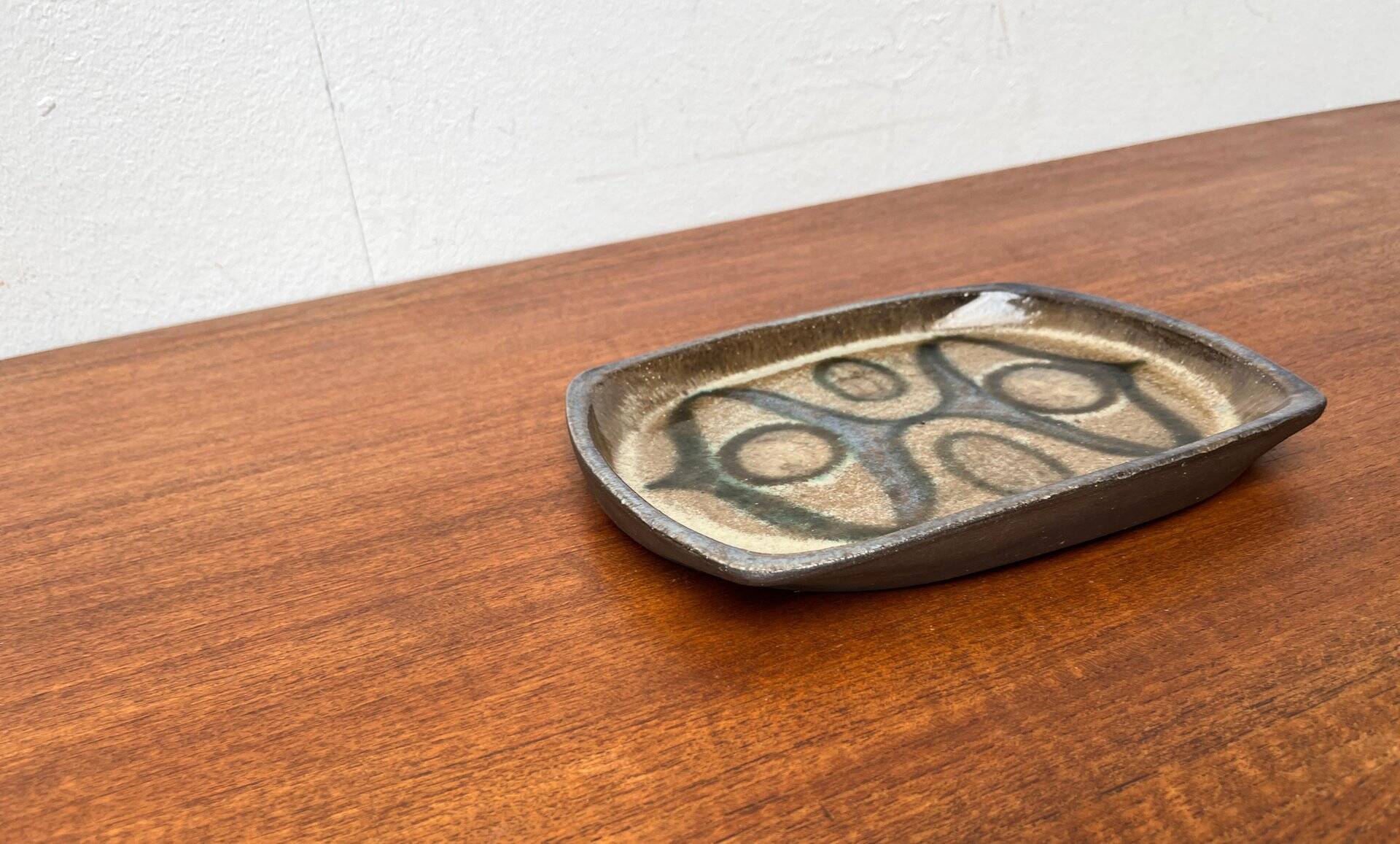 Danish studio pottery bowl in mid-century style by Kerrn Jespersen Lyngby, 1960s.