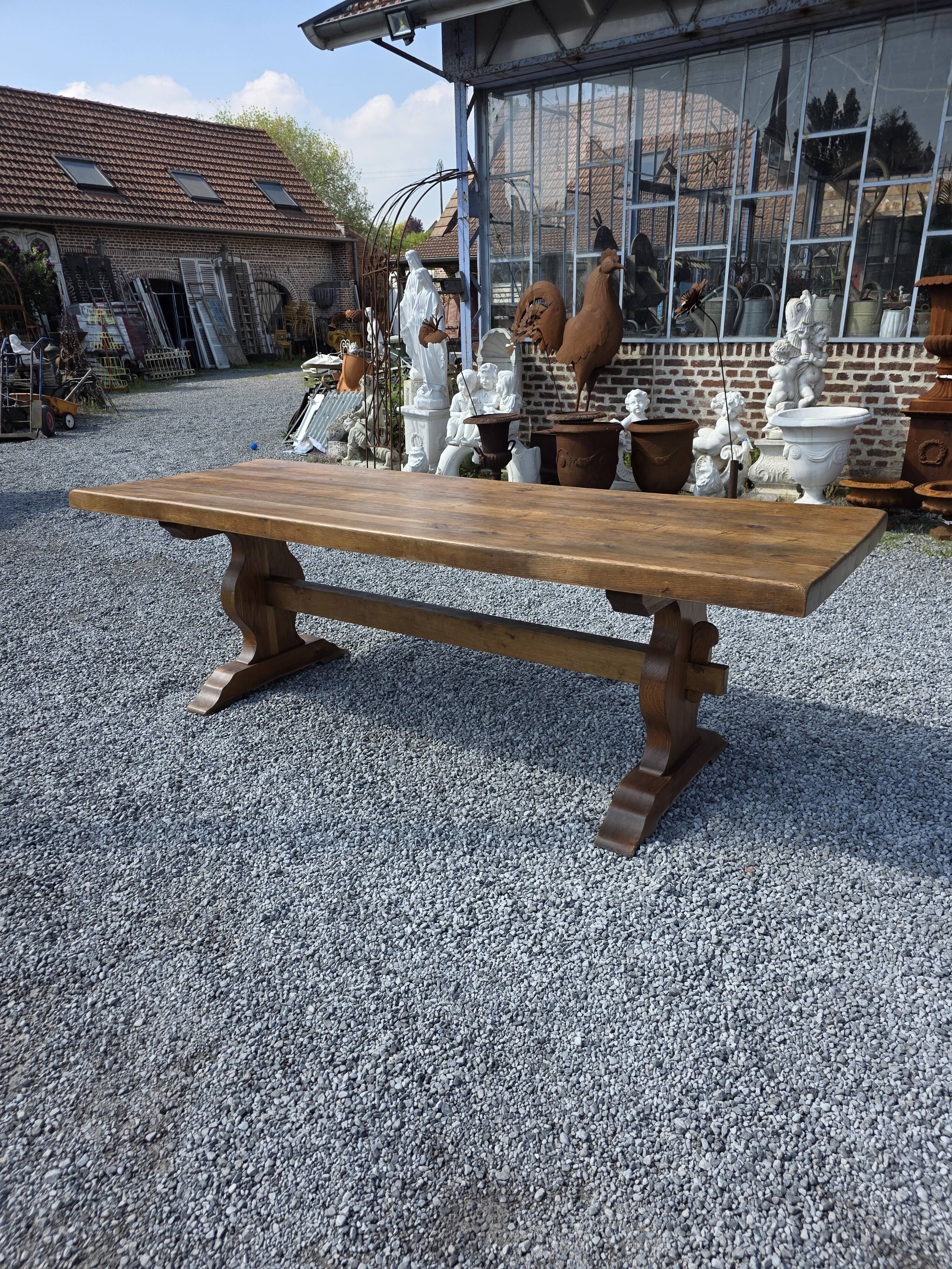 Table monastère en chêne massif,  243cm de L