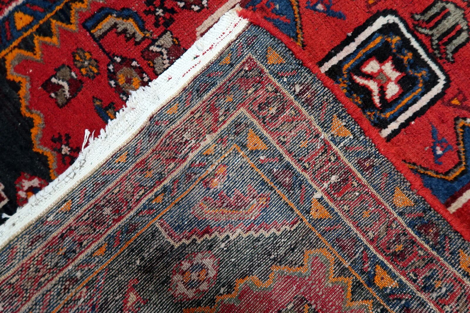 Vintage 1930s Persian Hamadan rug, geometric medallion, 105cm x 143cm (3'5" x 4'8") - 1C1276