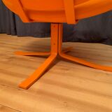 Corona Sepctrum armchair, model EJ 5-S, designed by Poul M. Volther, Erik Jørgensen, Denmark.