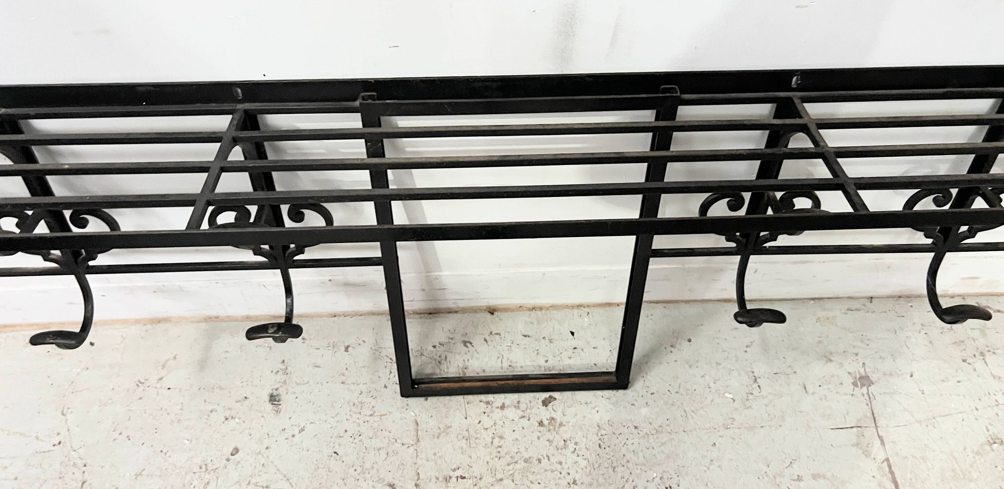 Art Deco wall coat rack in hammered wrought iron, 20th century.