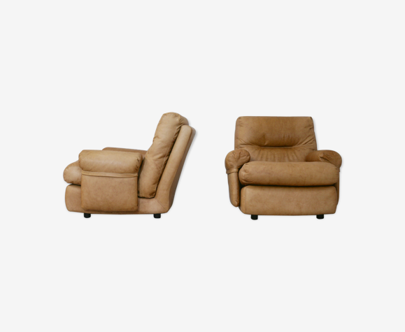 Paire de fauteuils cuir modèle "Albany" édité par Roset, circa 1970
