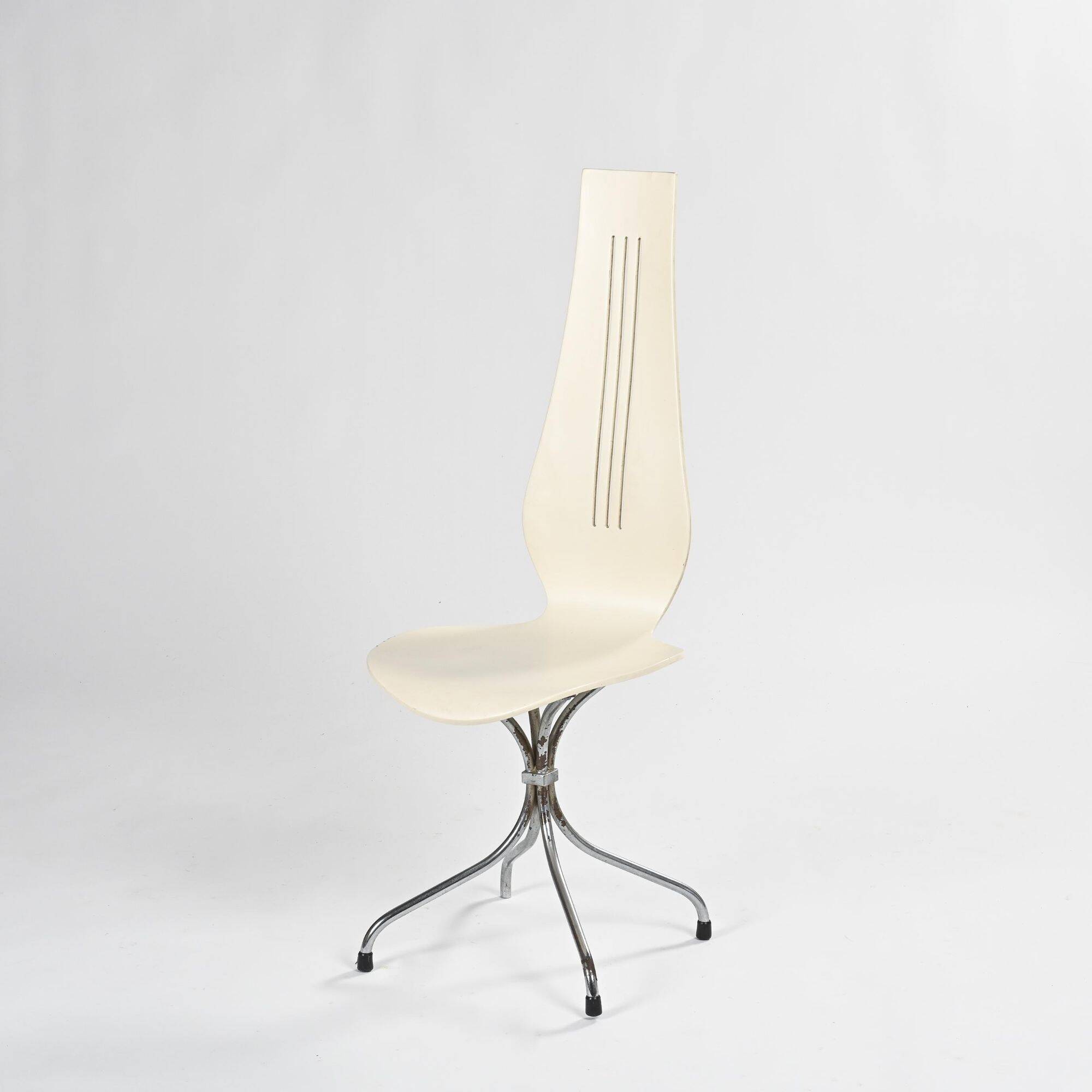 Pair of M352 Lyre chairs in molded plywood, Theo Häberli, 1968