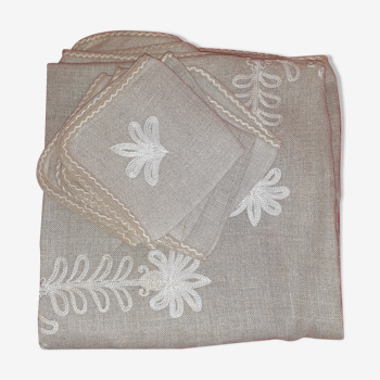 Nappe en lin gris clair et 6 serviettes broderies blanches