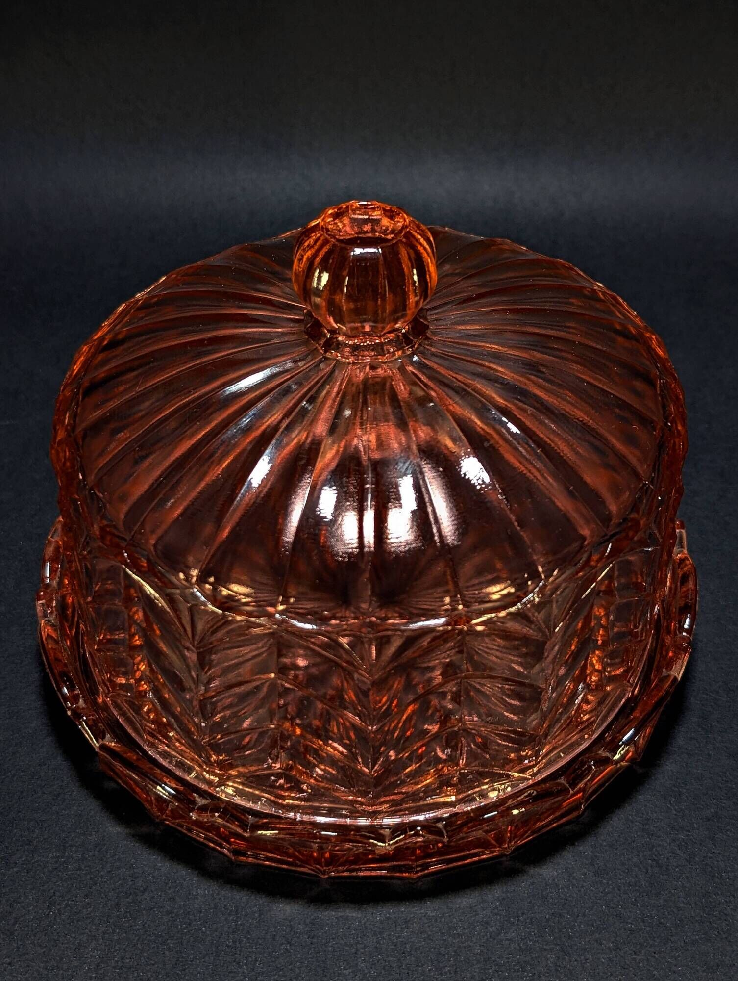 Small Art Deco Cake Dome in Rosaline (Depression Glass) 1930