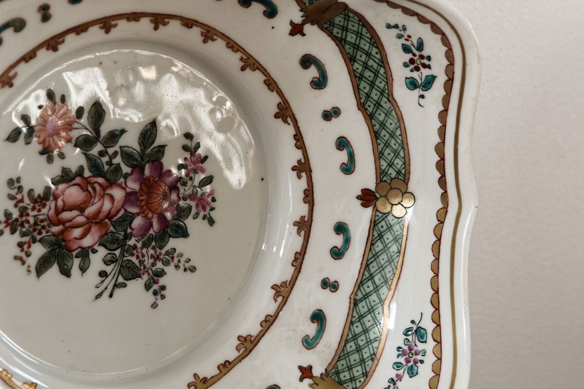 Samson's polylobed porcelain dish