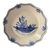 Assiette patronymique en faïence de Nevers