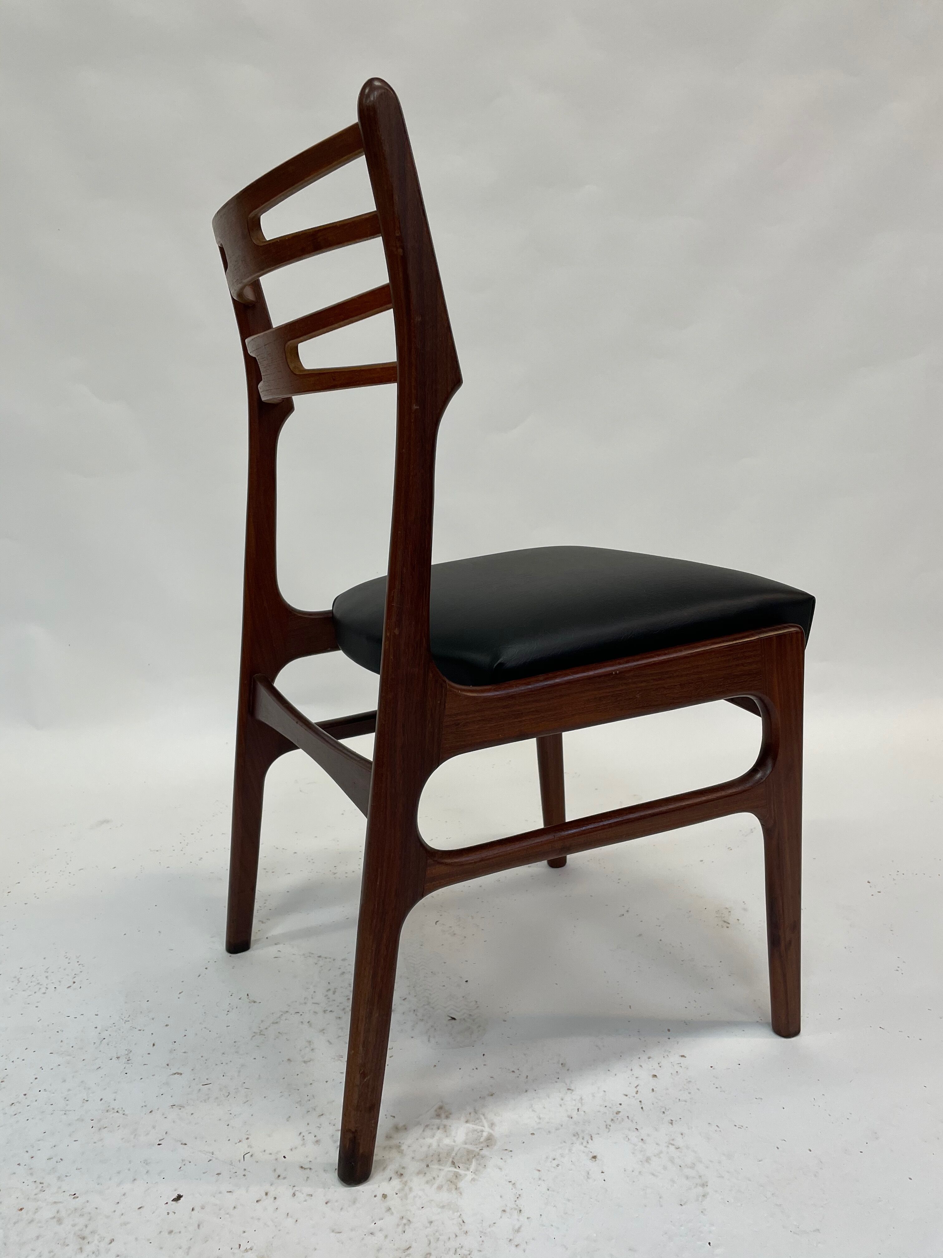 Set of five dining chairs by Johannes Andersen, model 101 Danish Design