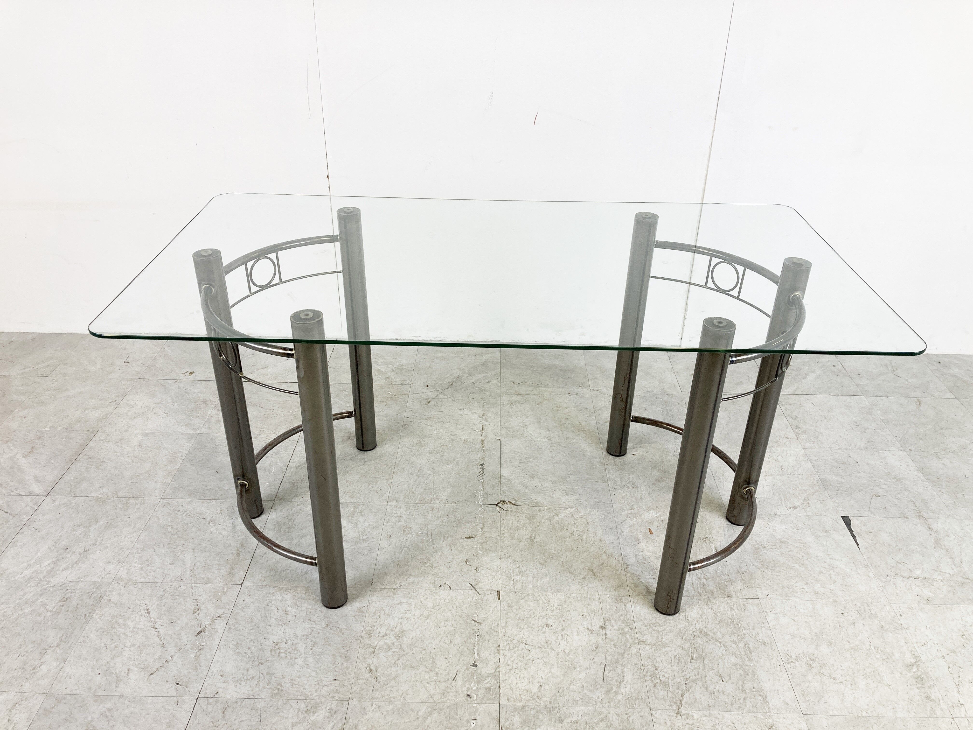 Chaises et table de salle à manger postmodernes, années 1980