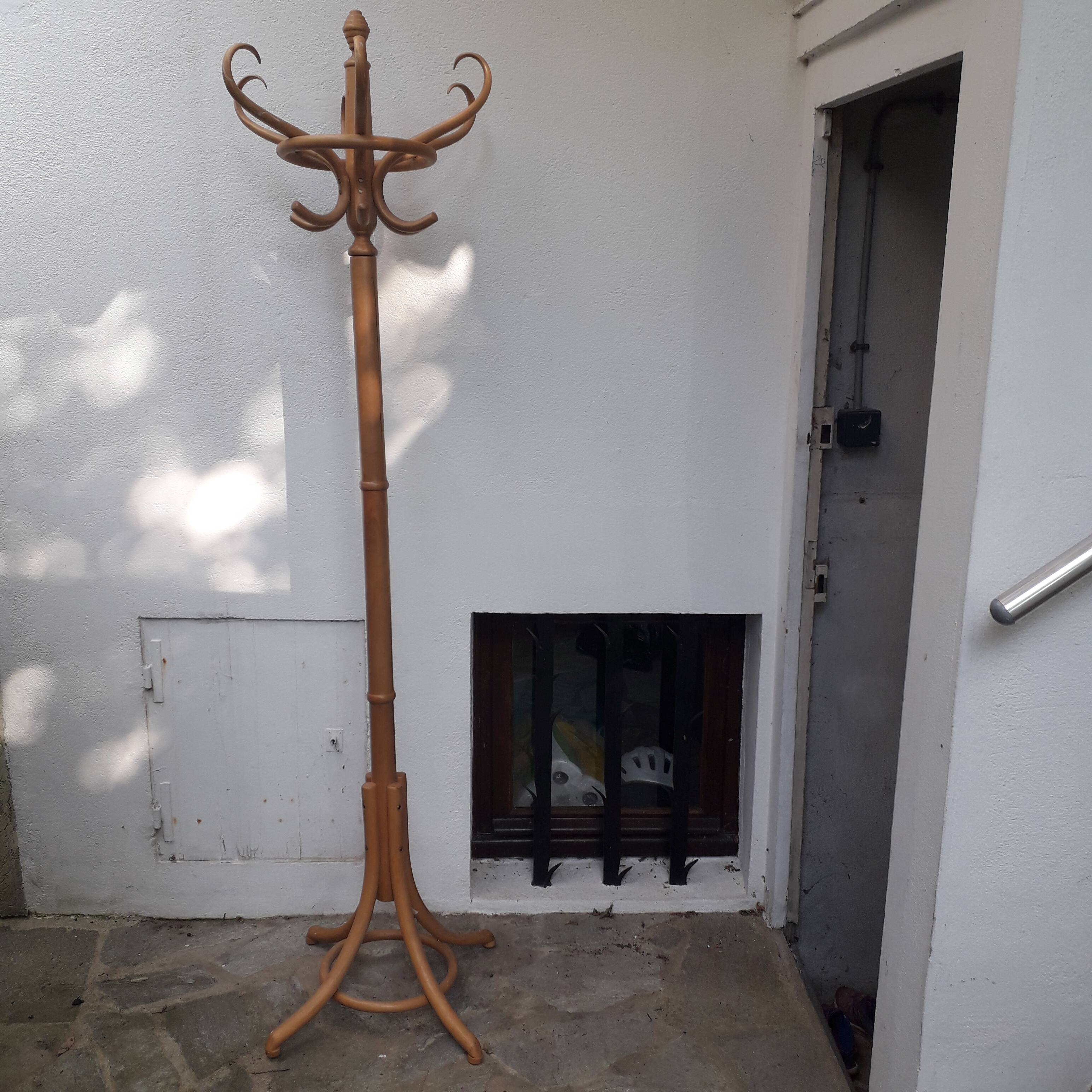 Radomsko parrot coat rack