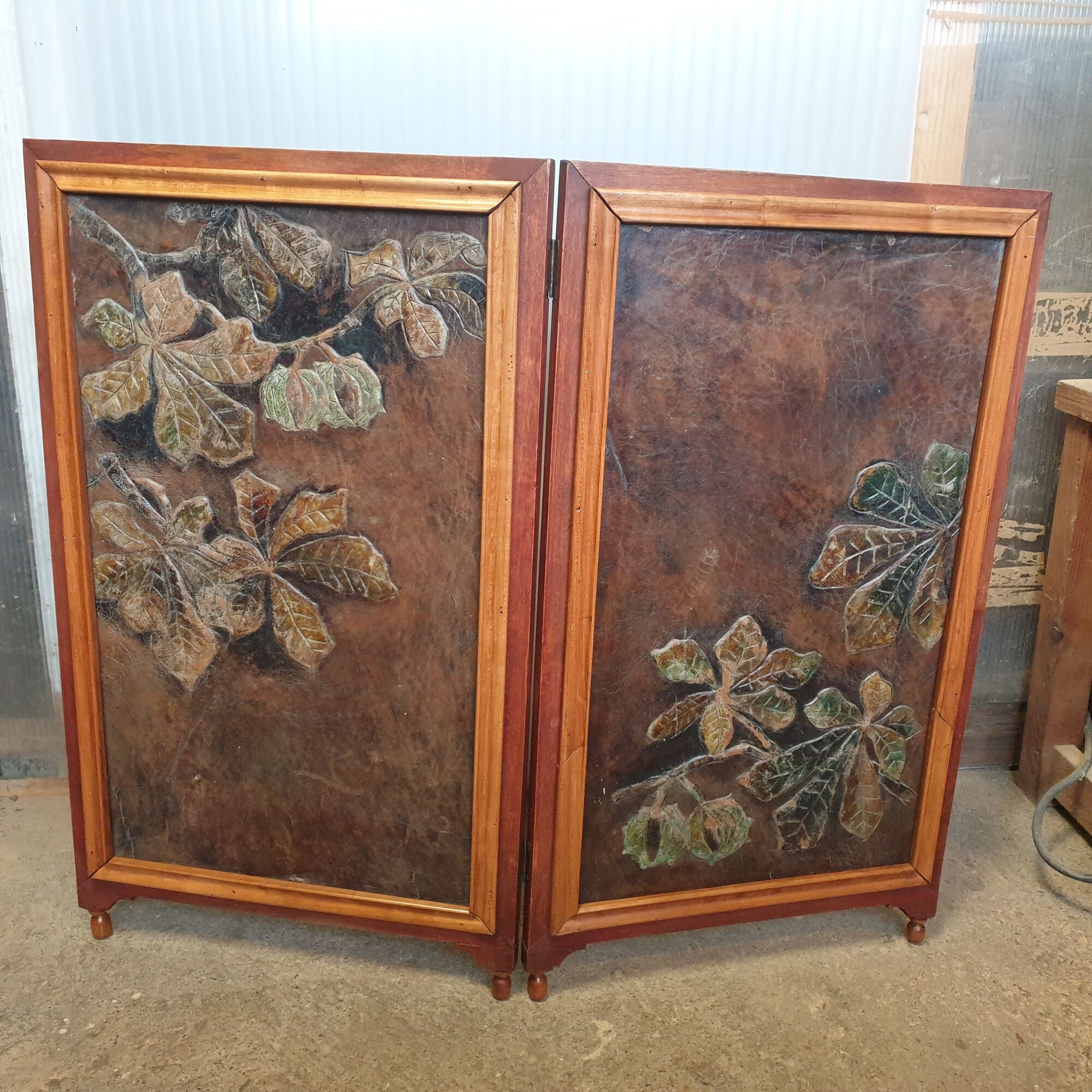 By fire art-nouveau in wood, embossed leather and fabric