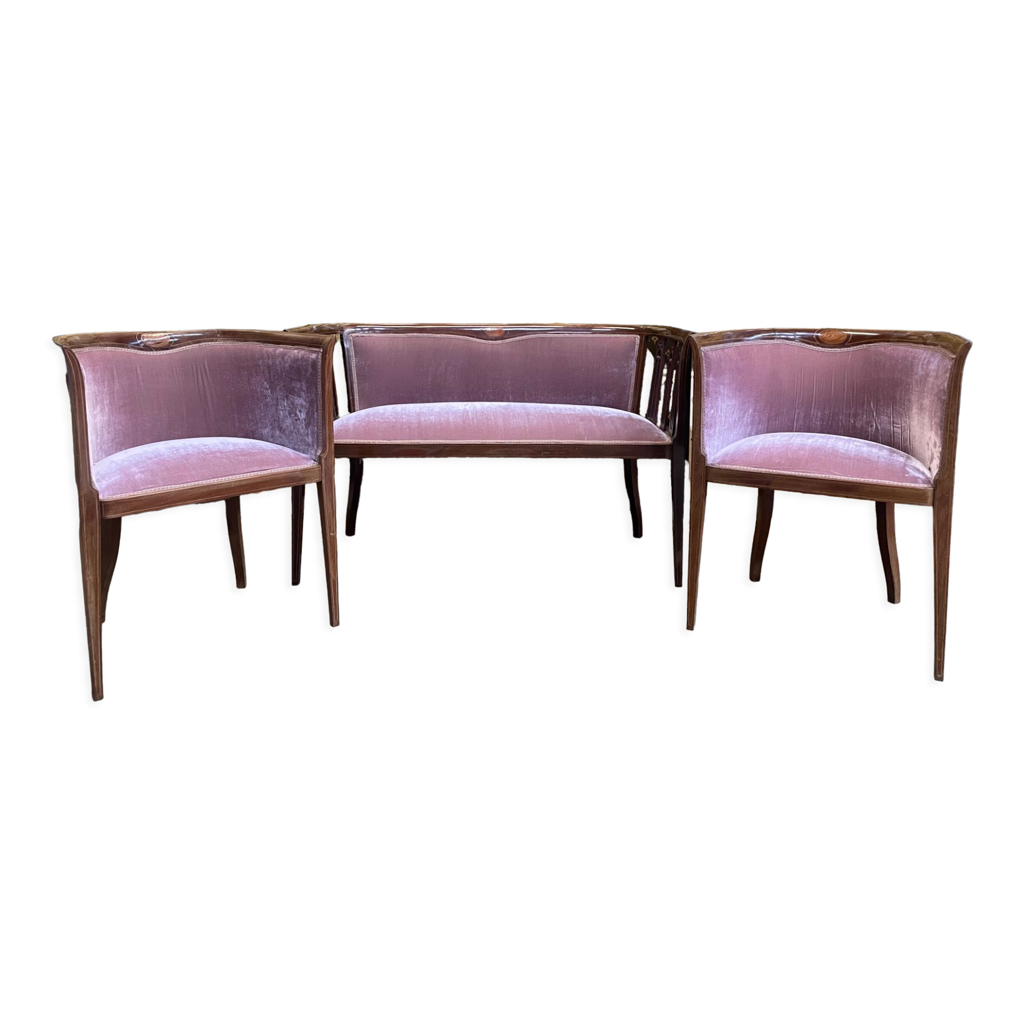 Living room with bench and two english armchairs in pink velvet