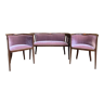 Salon avec banquette et deux fauteuils anglais en velours rose