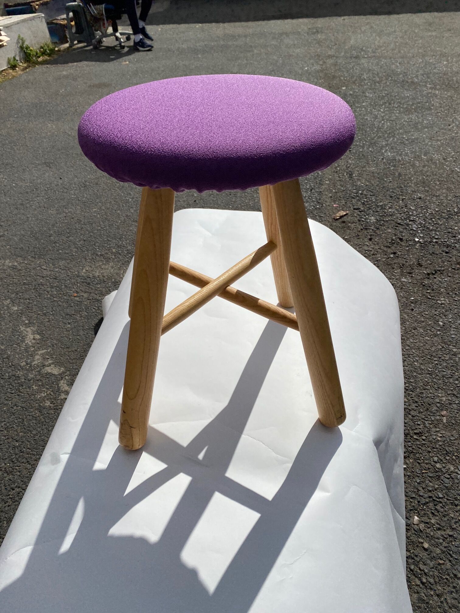 TAG purple sitting ash tabouret