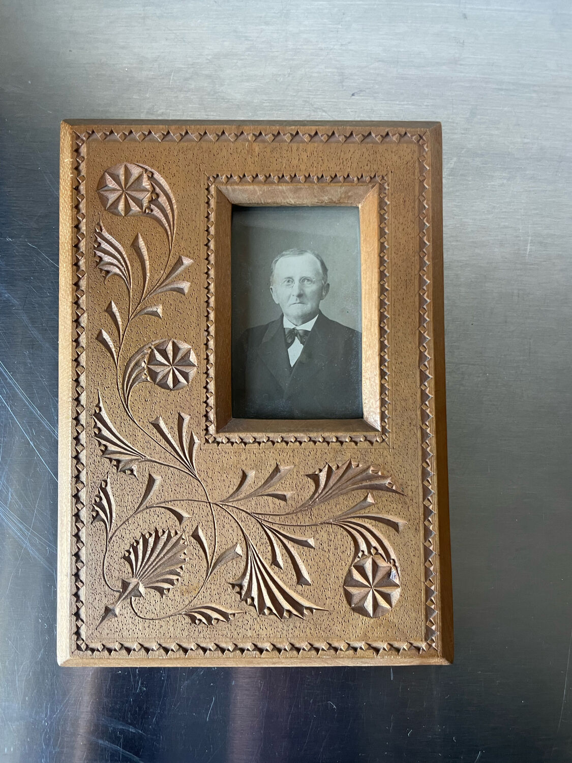 Antique hand carved  frame solid wood  19.5 cm x 13.5 cm