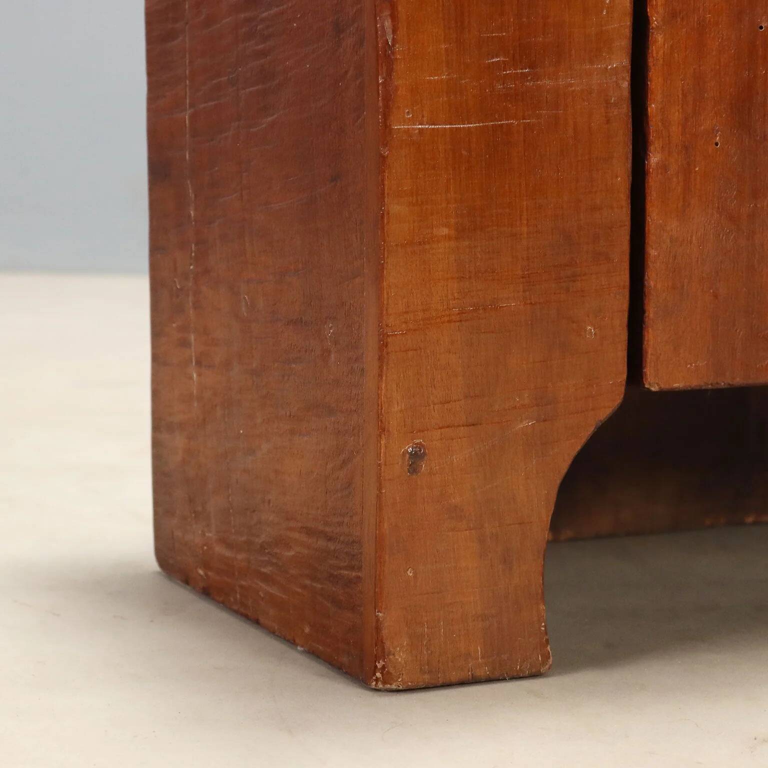 Walnut credenza with floral engraving - Italy 19th century