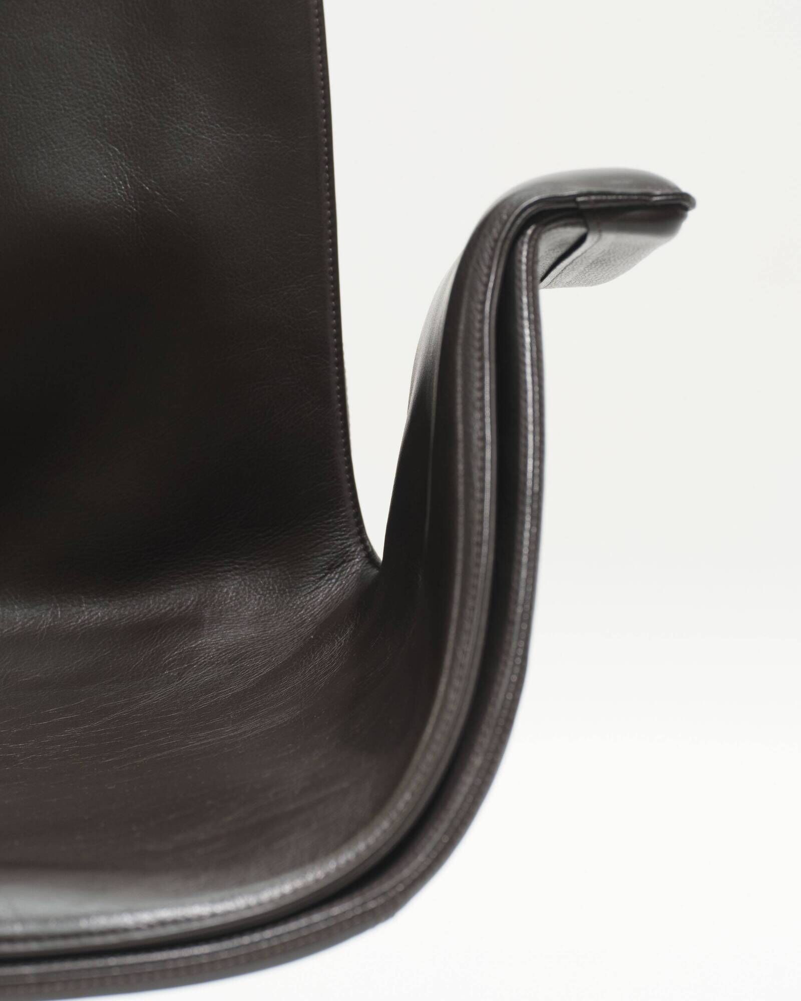 PAIR OF FK 6725 LEATHER ARMCHAIRS, KNOLL, FABRICIUS & KASTHOLMON, 1960s