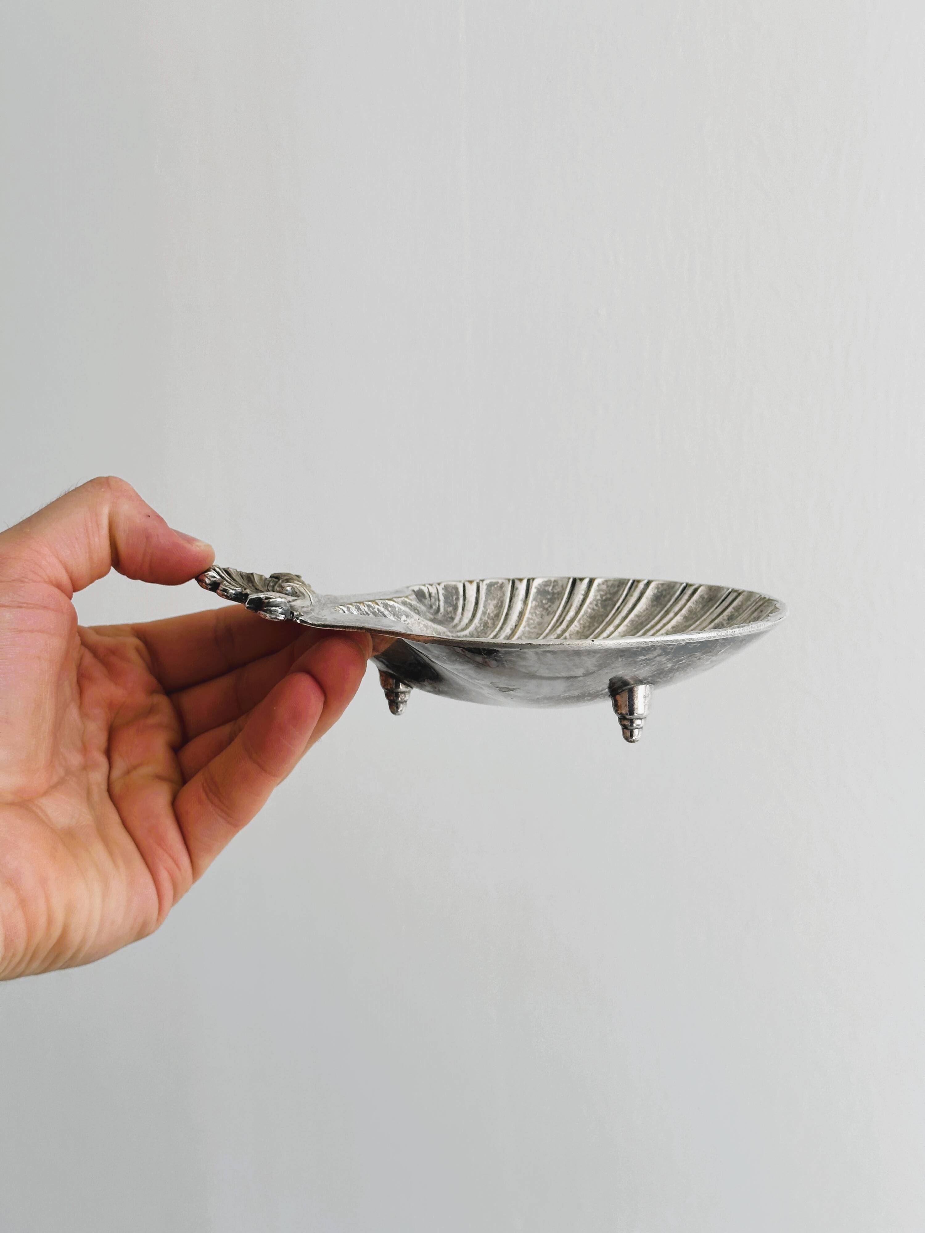 Metal shell pocket emptier