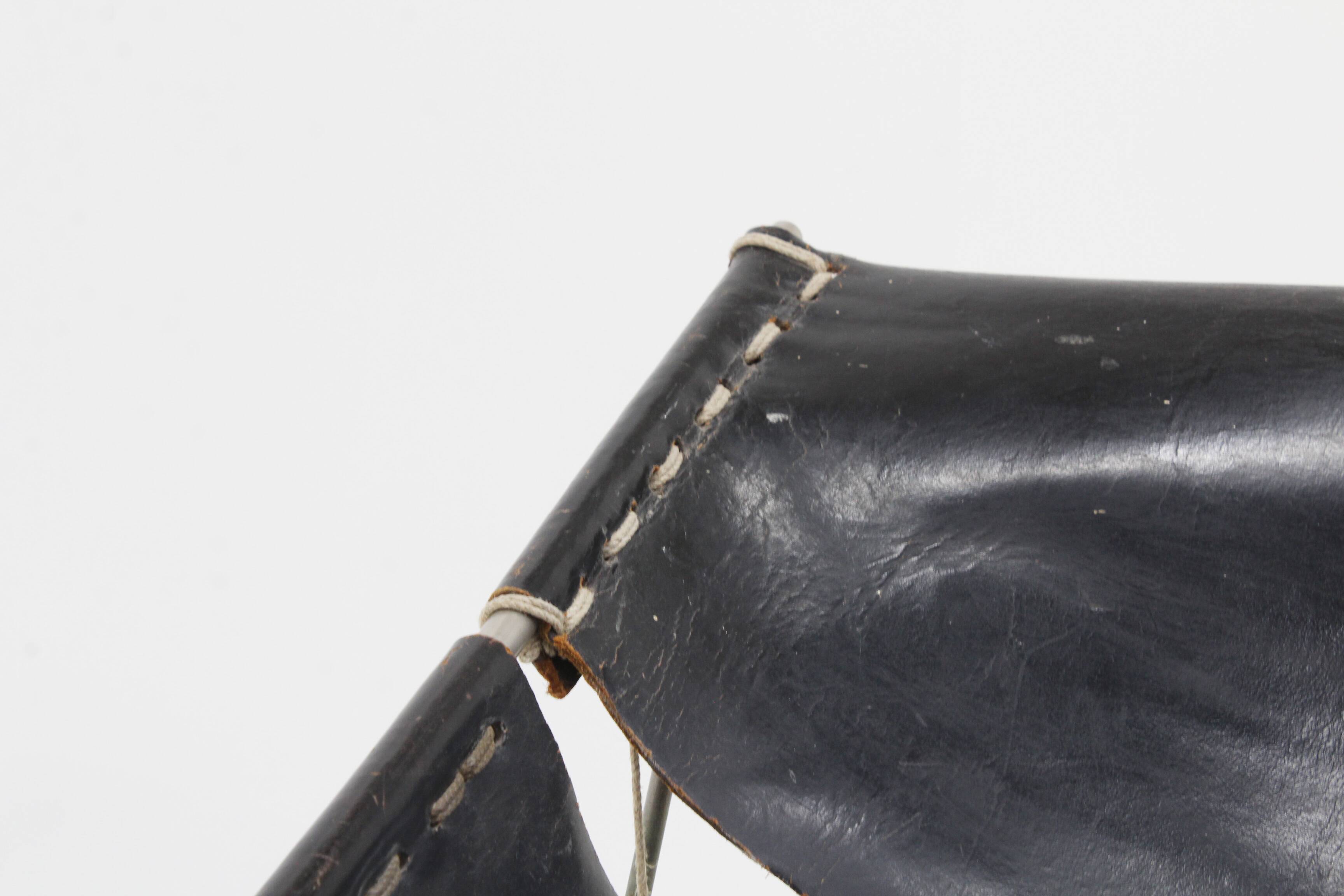 Chaise longue papillon Artifort F675