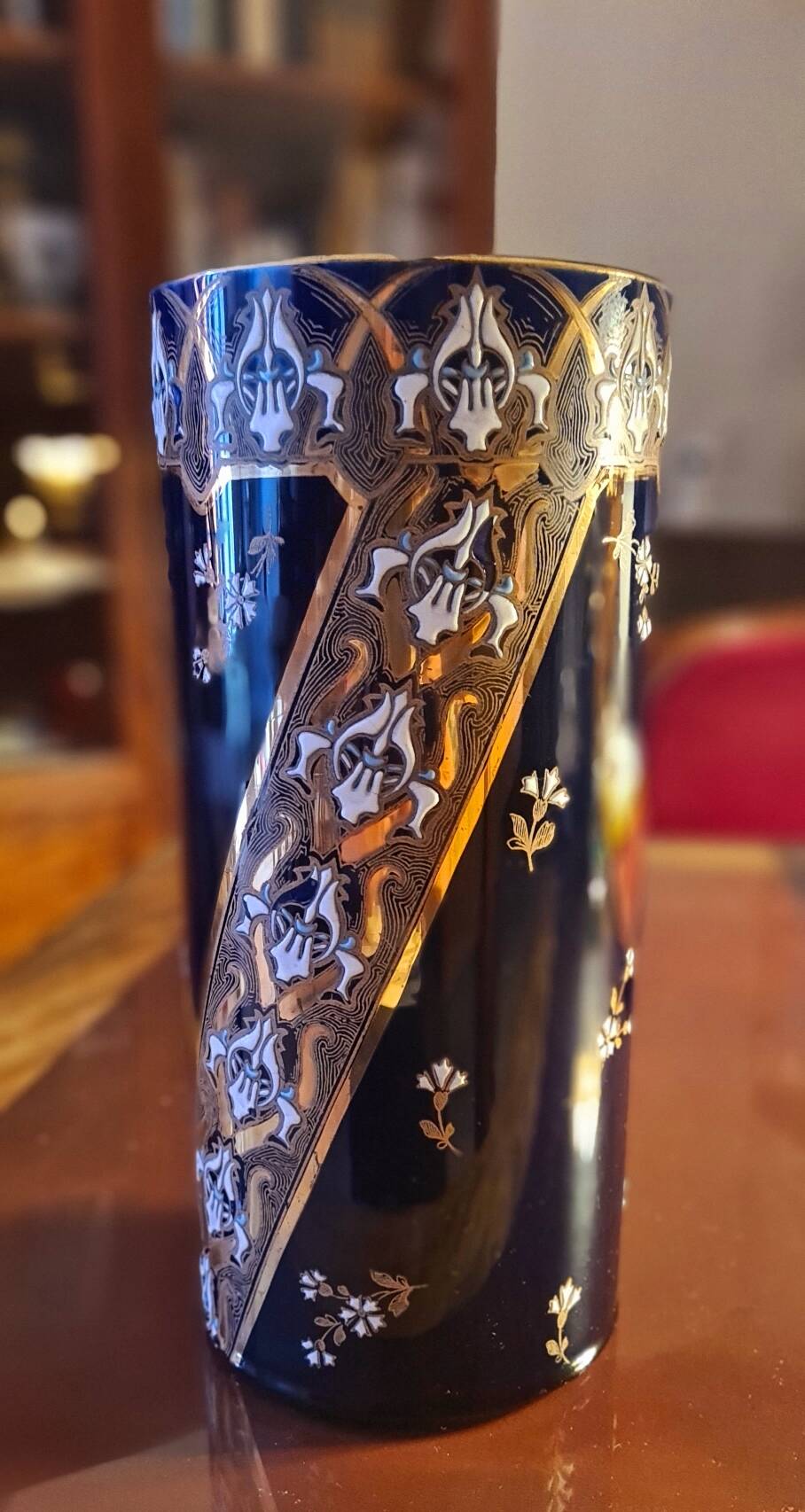 Lunéville roll-shaped vase