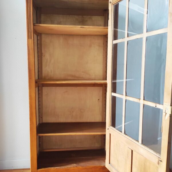 Armoire parisienne vitrine
