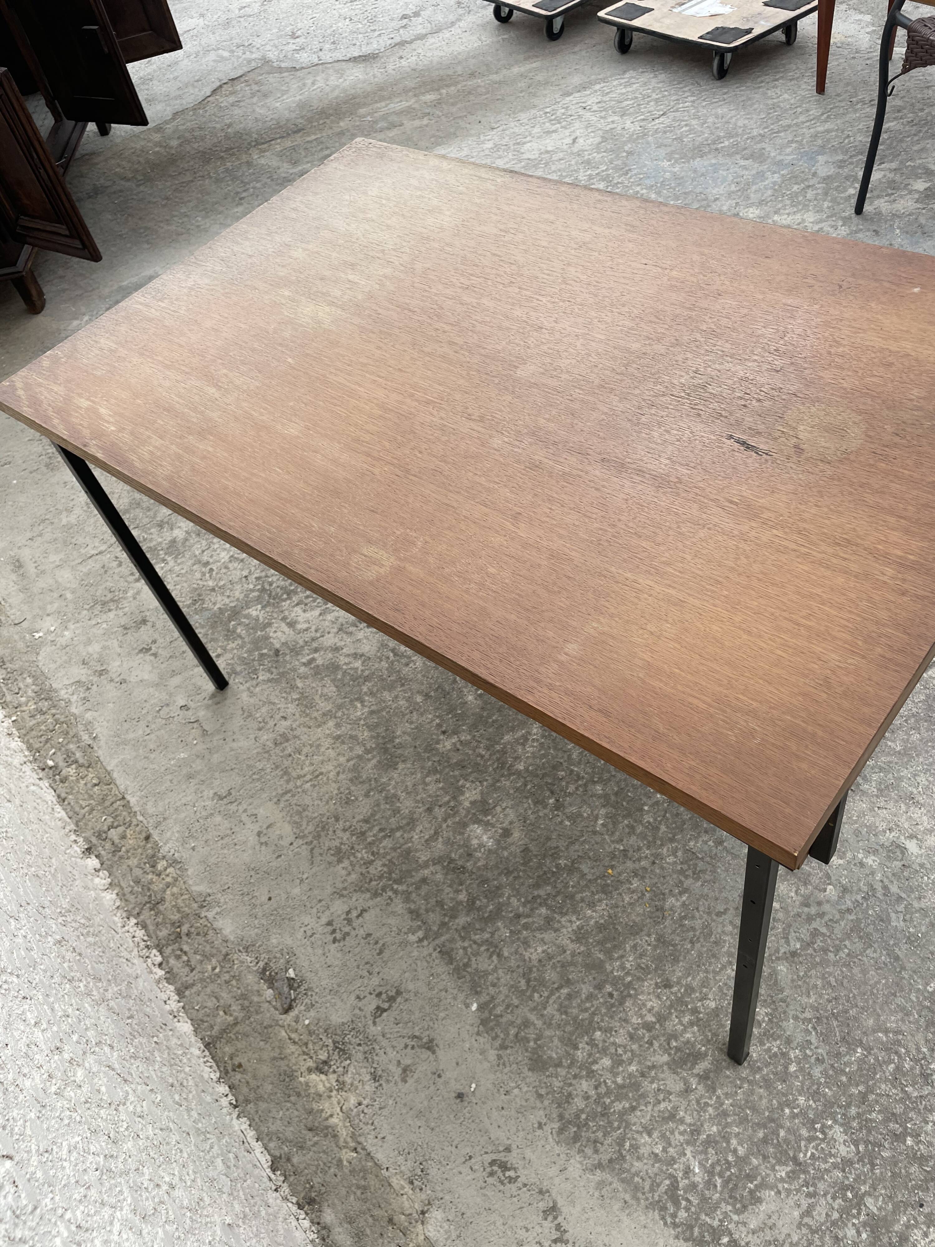 Vintage desk 2 drawers