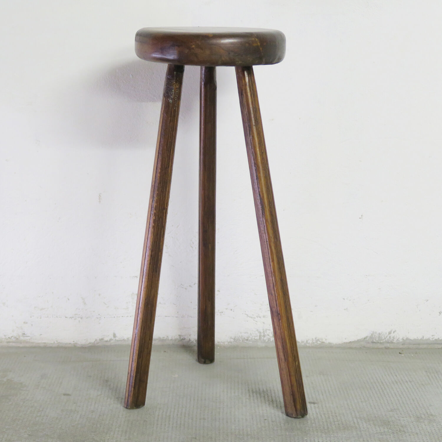 Top tripod stool