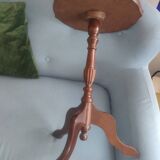 Pedestal table