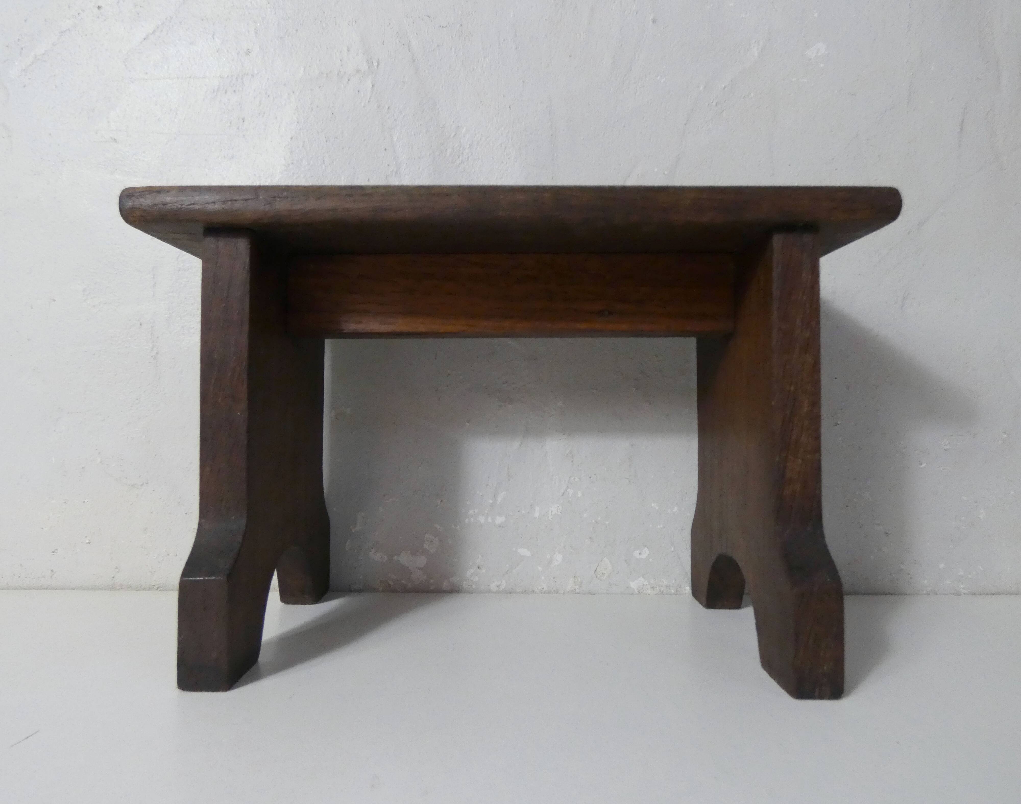 old small wooden bench step
