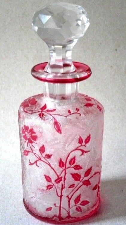 Flacon à parfum Baccarat dégagé à l'acide: Eglantier rouge